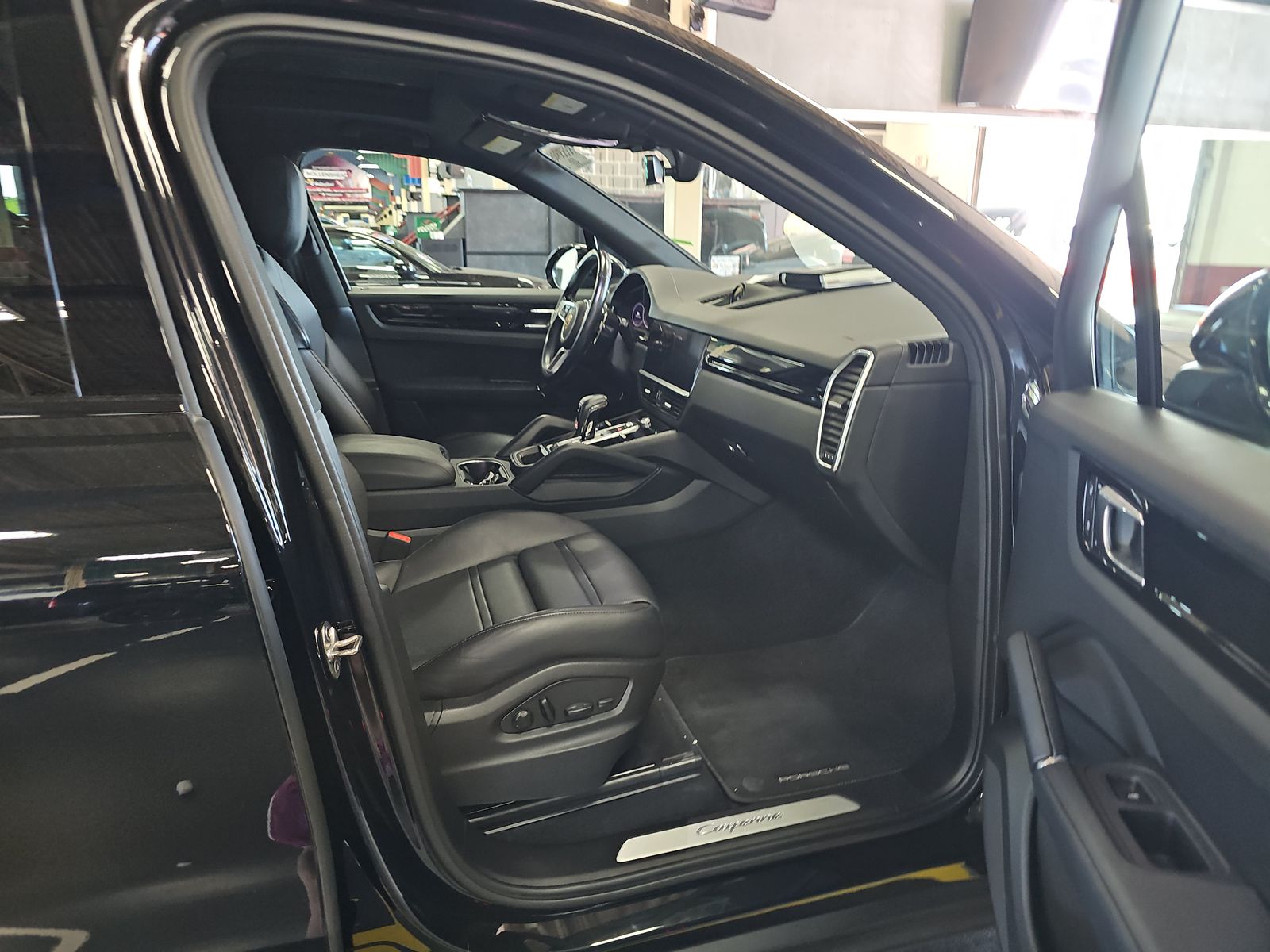 PORSCHE CAYENNE - 9