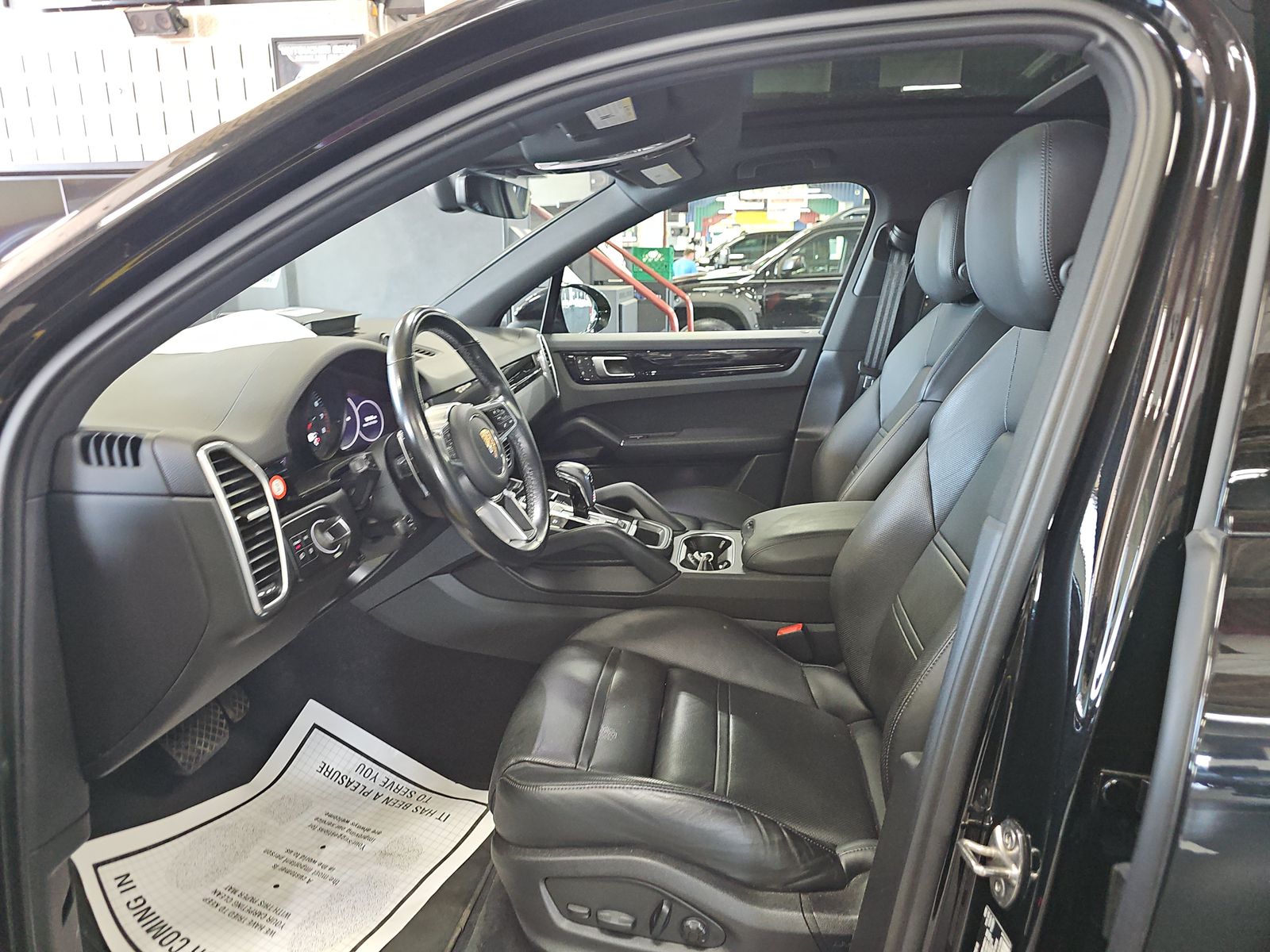 PORSCHE CAYENNE - 8