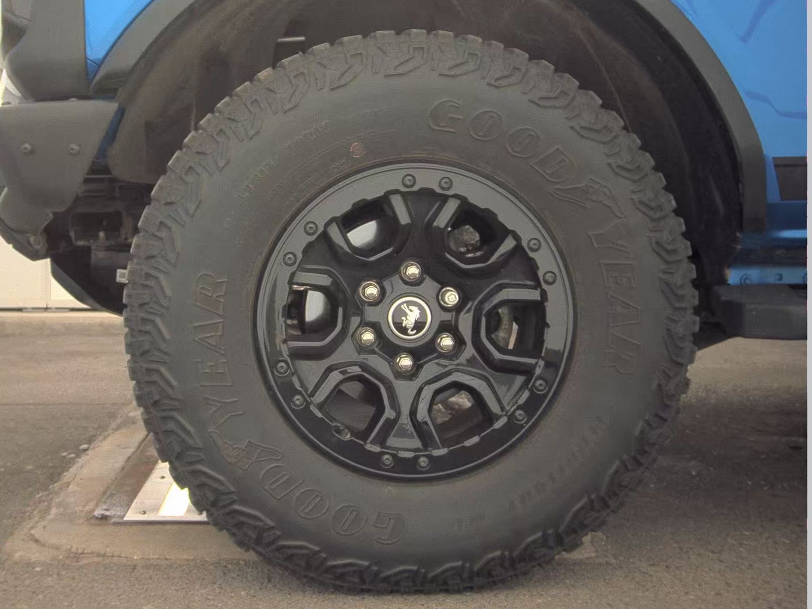 FORD BRONCO - 10