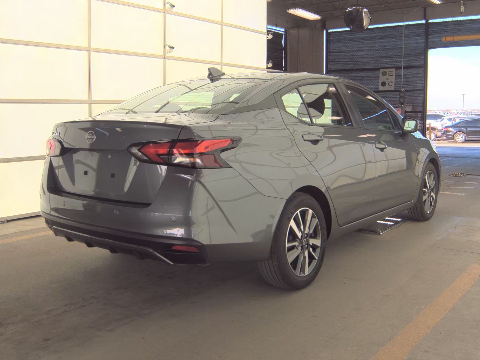 NISSAN VERSA - 6
