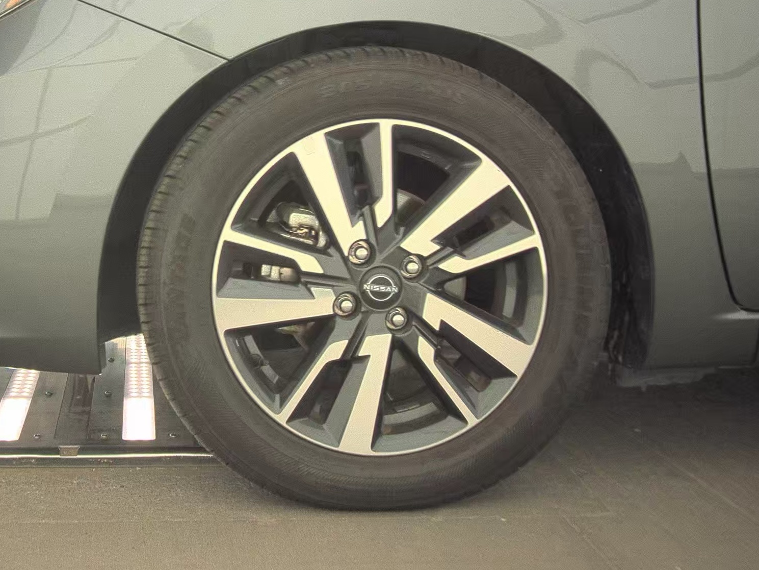 NISSAN VERSA - 10