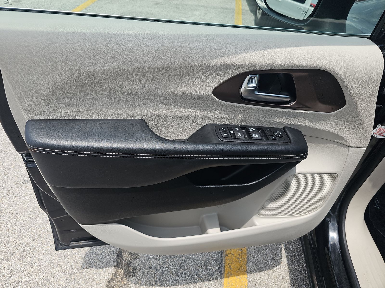 CHRYSLER VOYAGER - 10