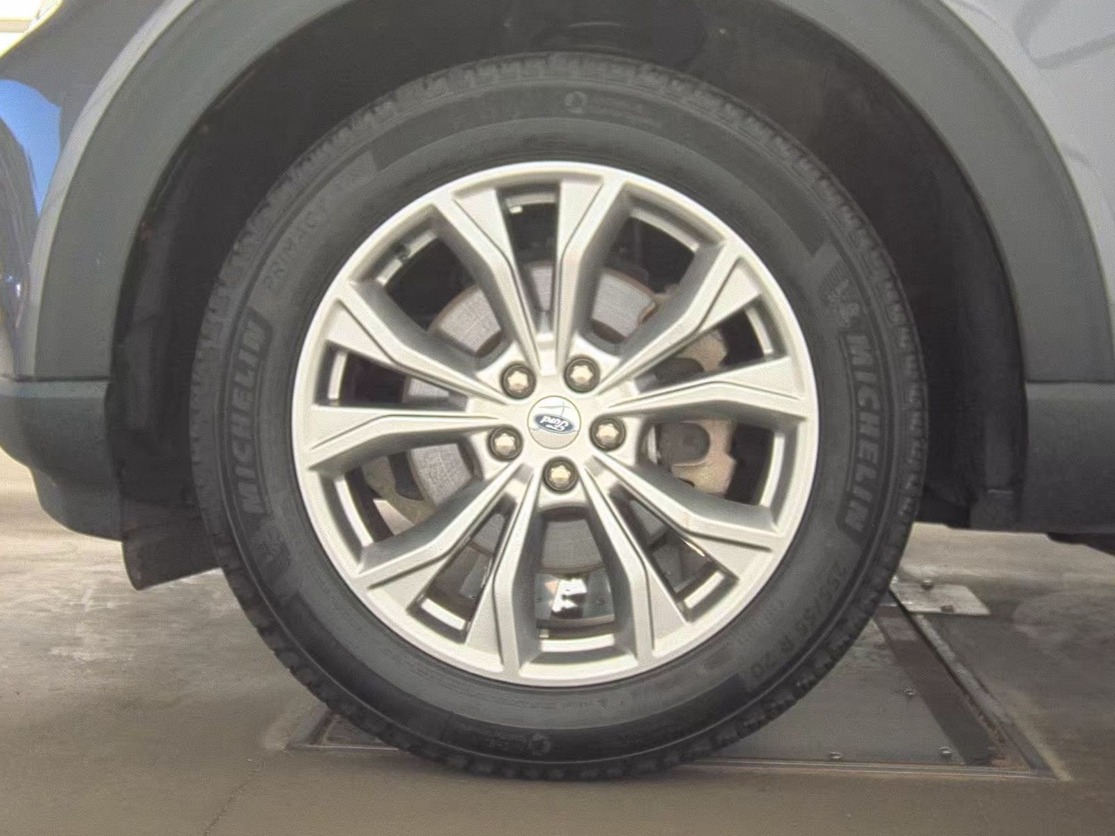 FORD EXPLORER - 10