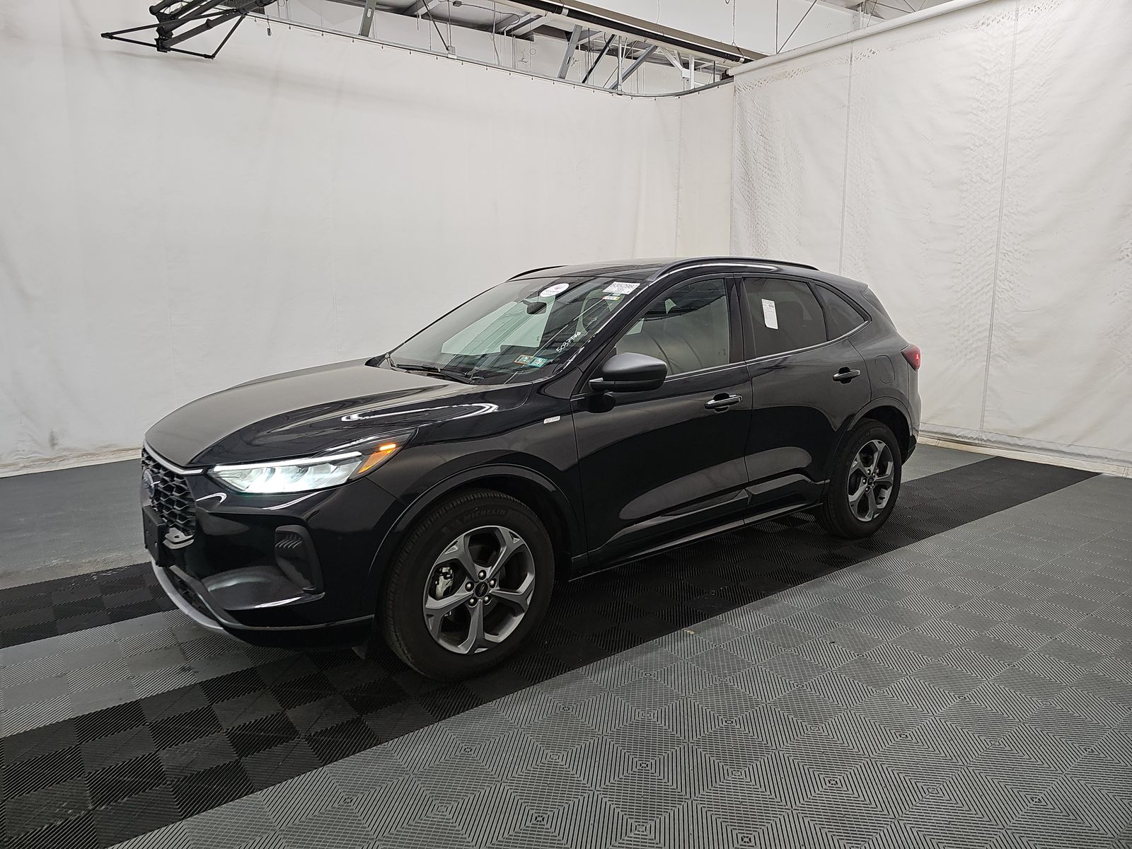 FORD ESCAPE - 1