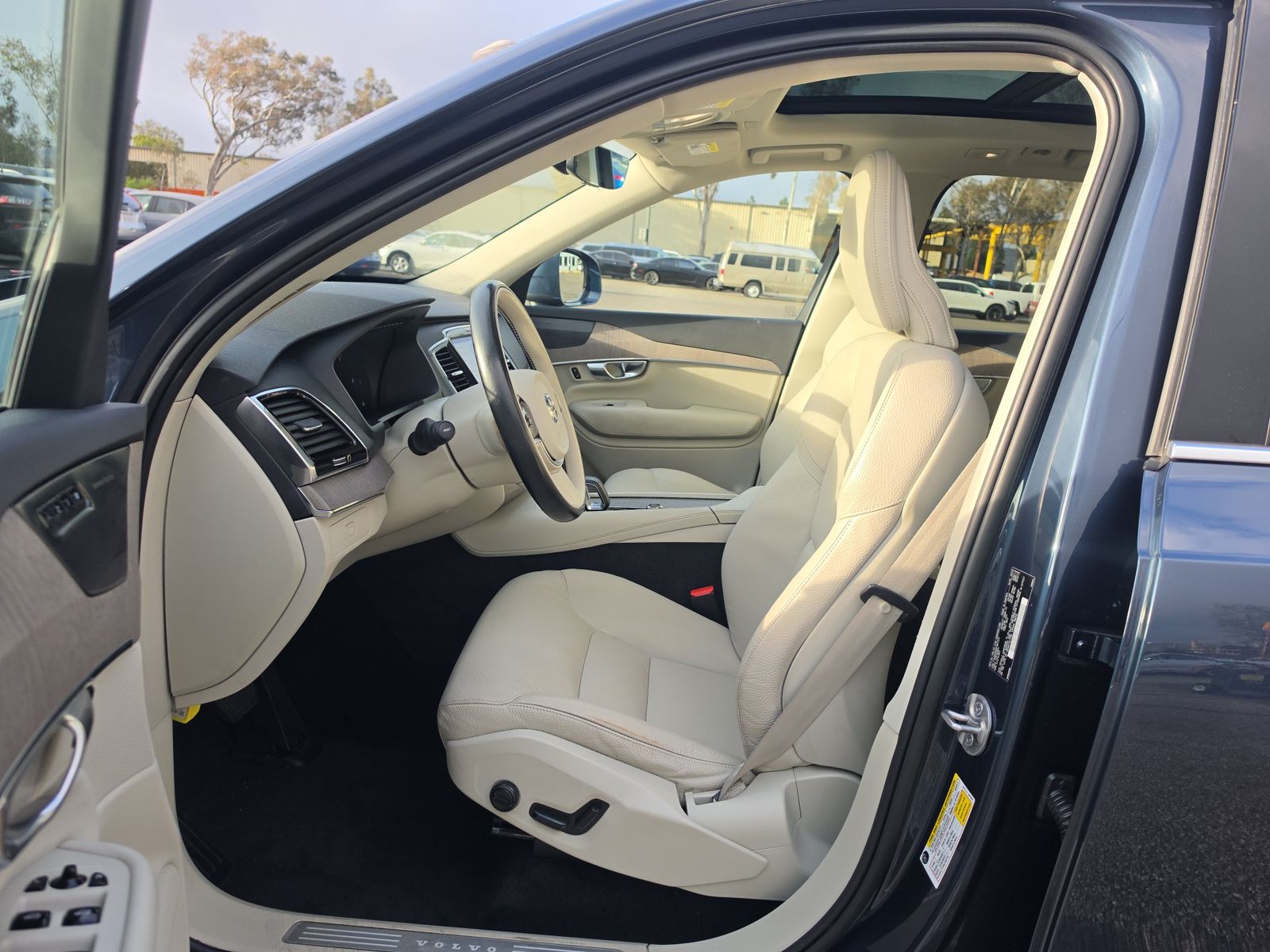 2023 Volvo XC90 B6 Plus AWD