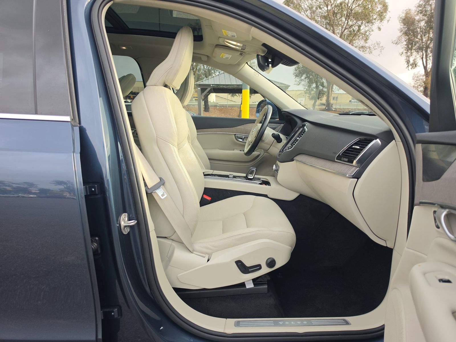 2023 Volvo XC90 B6 Plus AWD