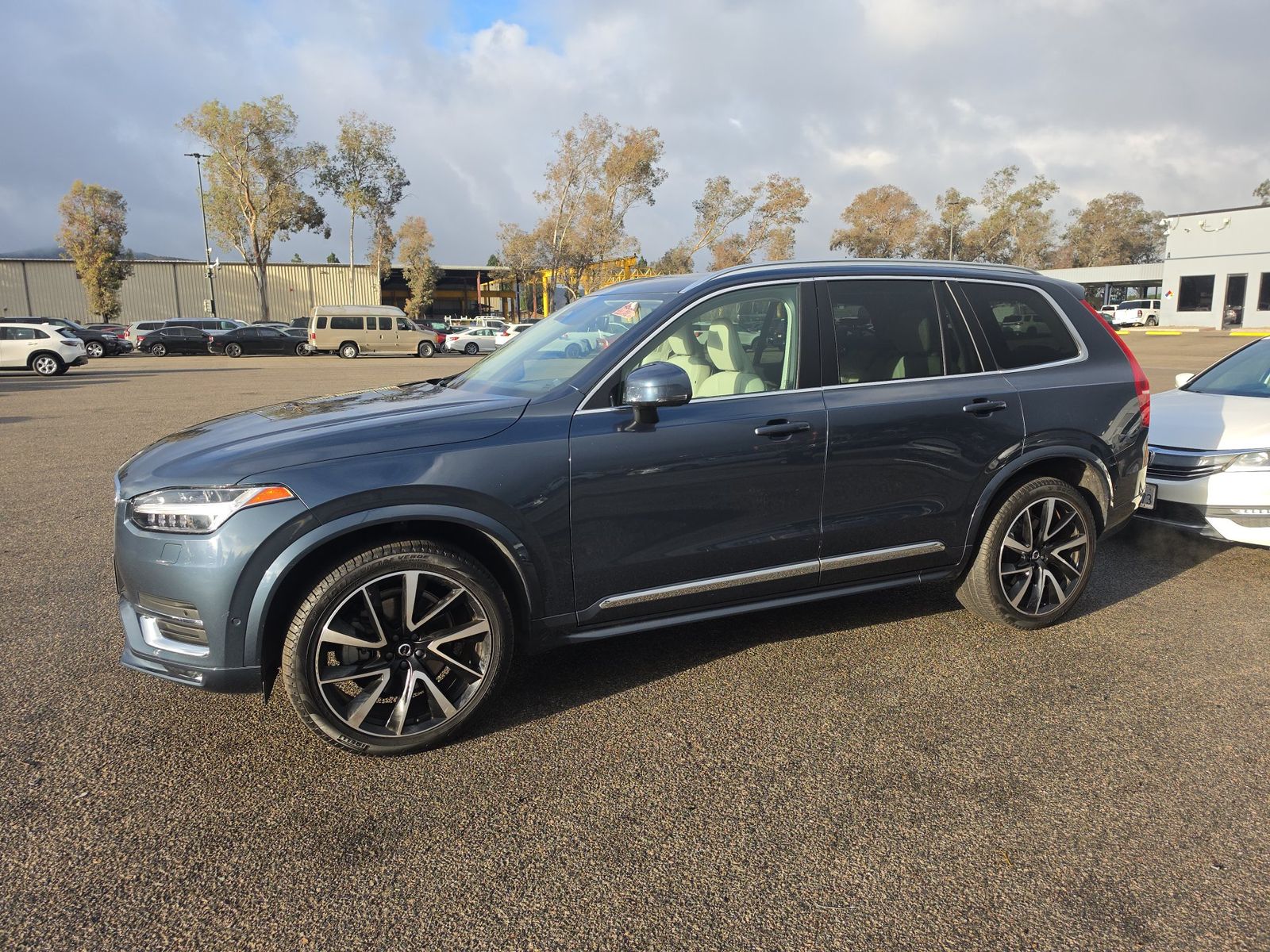 2023 Volvo XC90 B6 Plus AWD