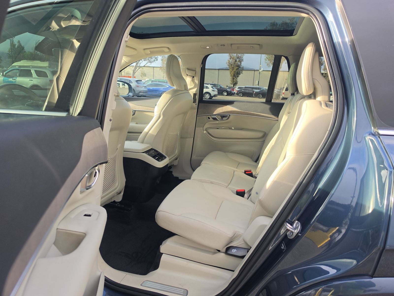 2023 Volvo XC90 B6 Plus AWD