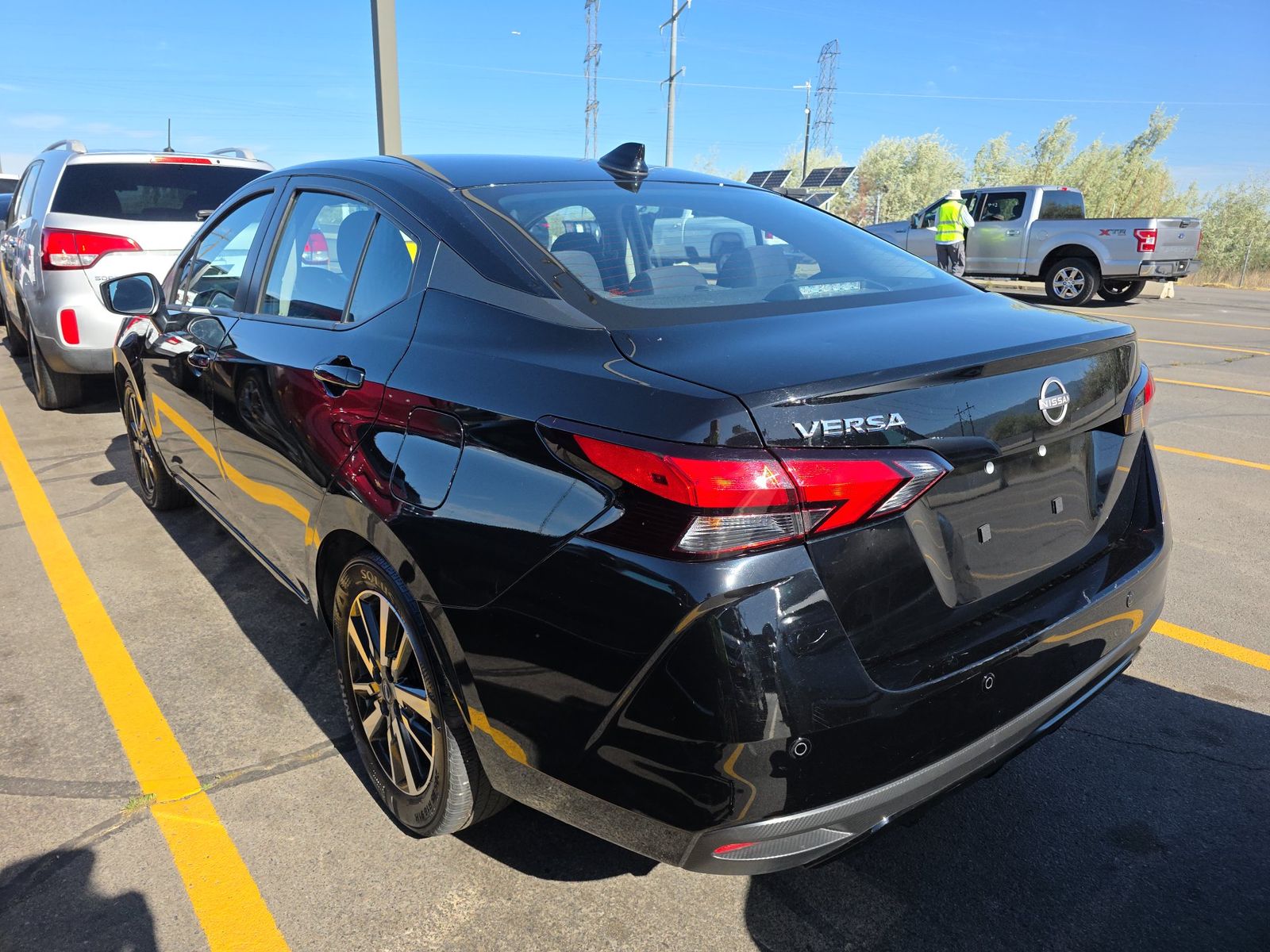 NISSAN VERSA - 7