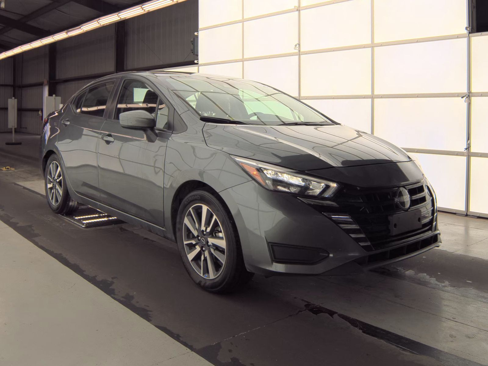 NISSAN VERSA - 4
