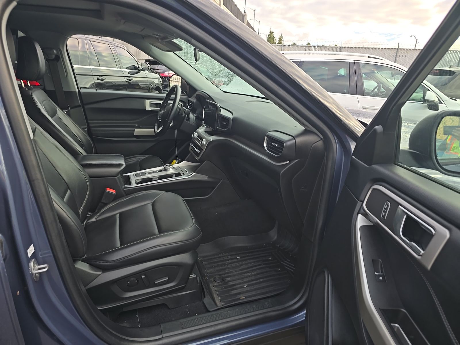 FORD EXPLORER - 9