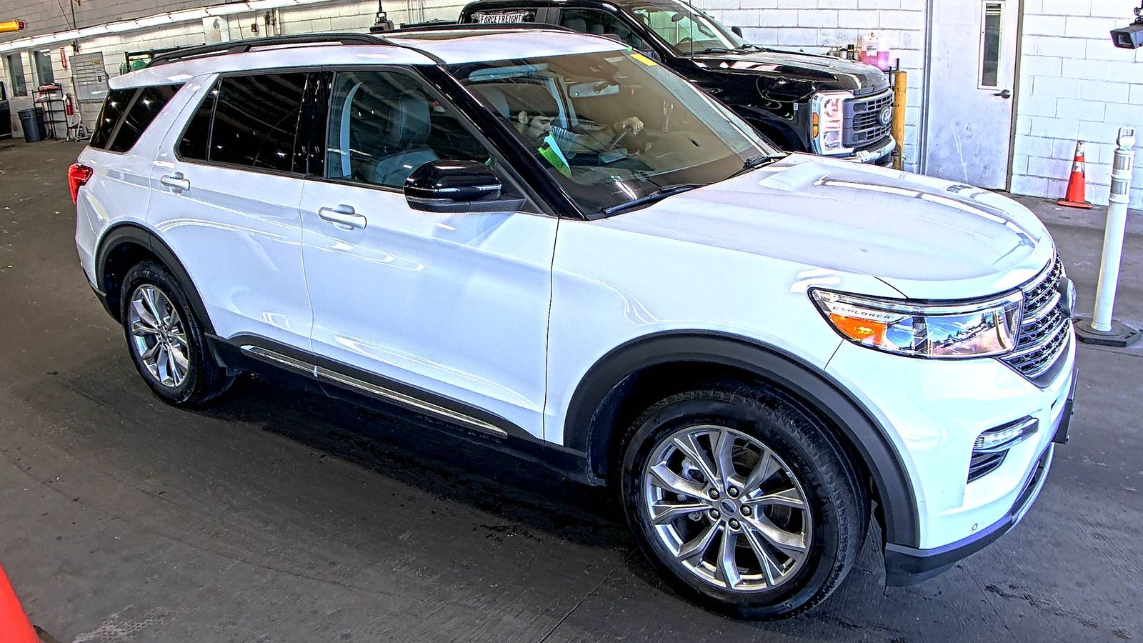 FORD EXPLORER - 4