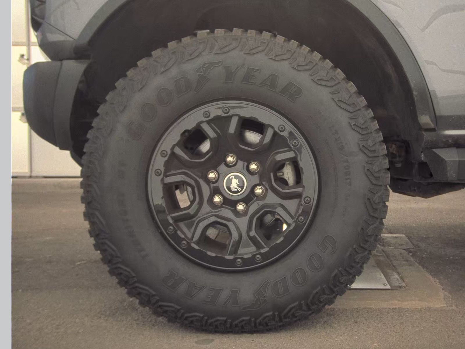 FORD BRONCO - 10
