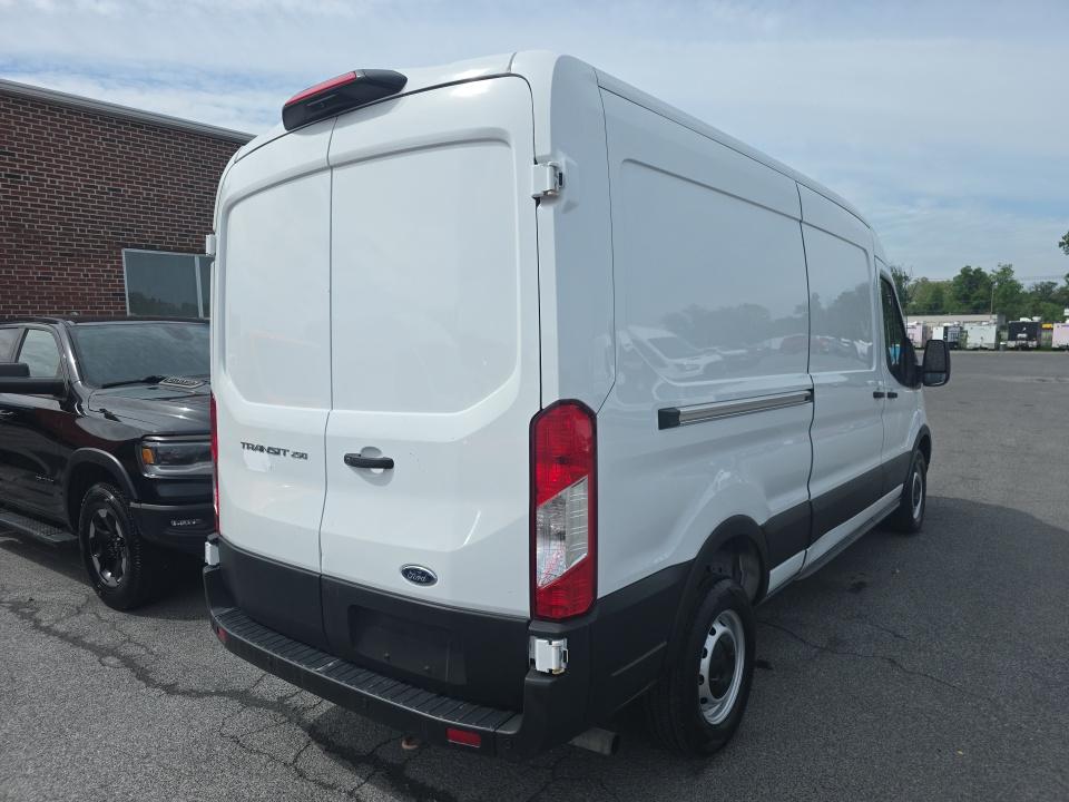 FORD TRANSIT 250 - 5