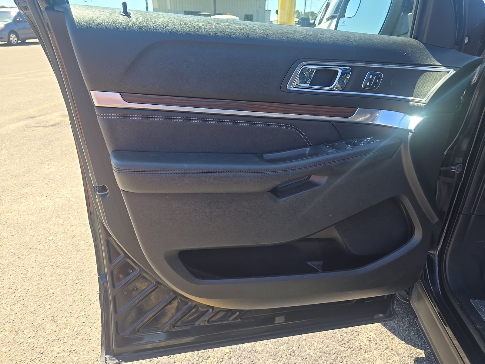FORD EXPLORER - 10