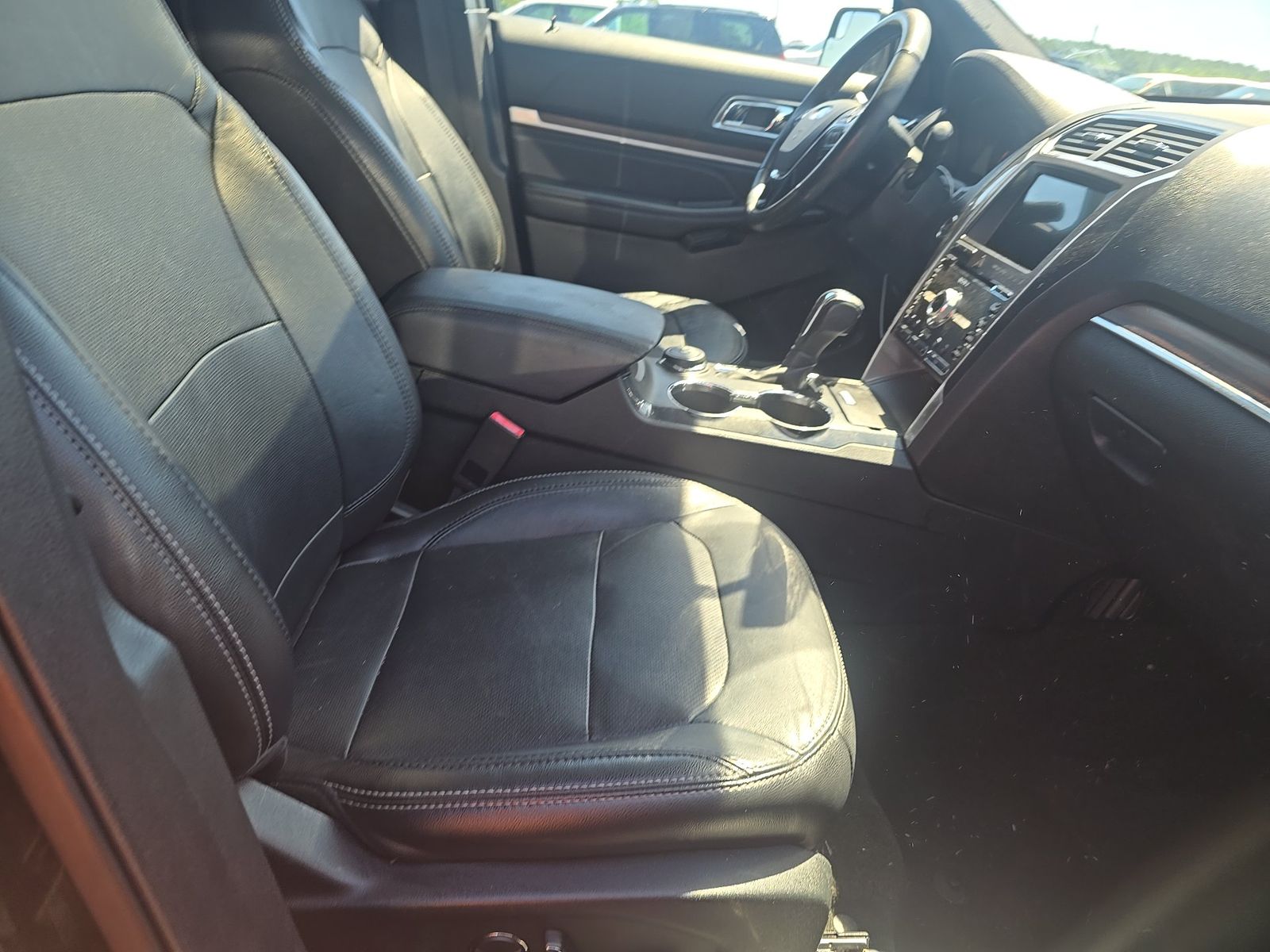 FORD EXPLORER - 9