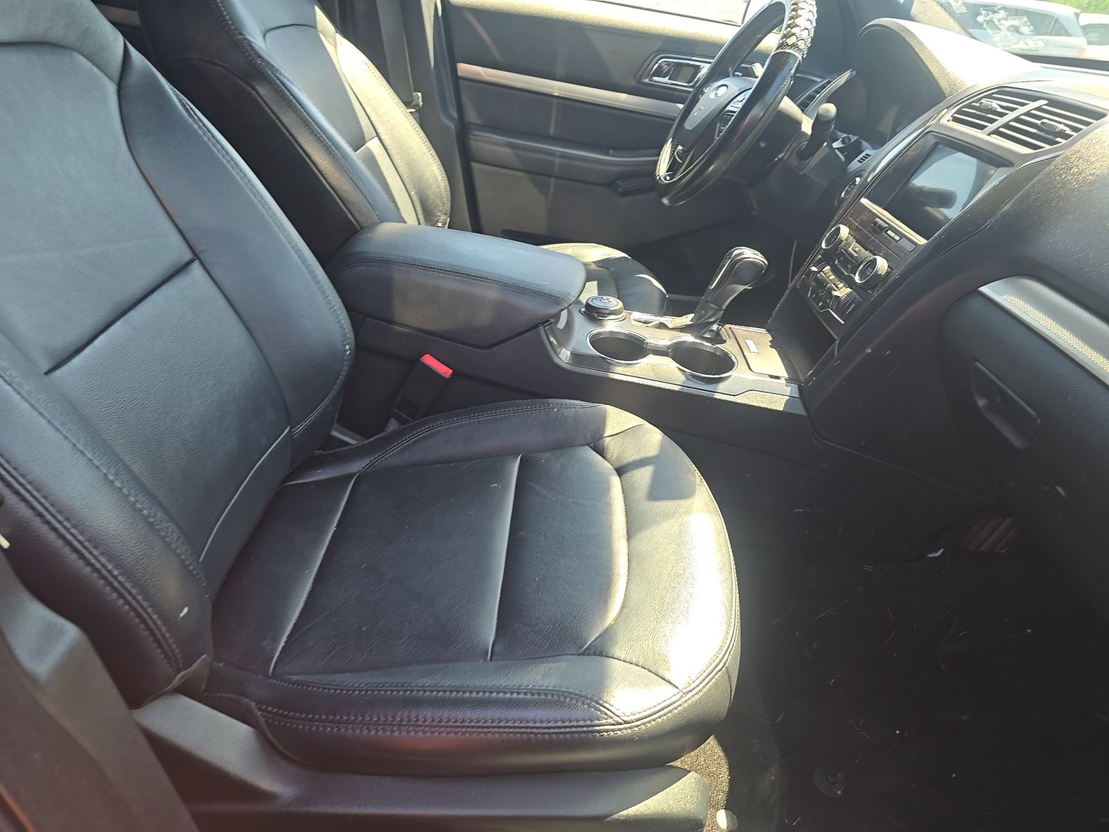 FORD EXPLORER - 9