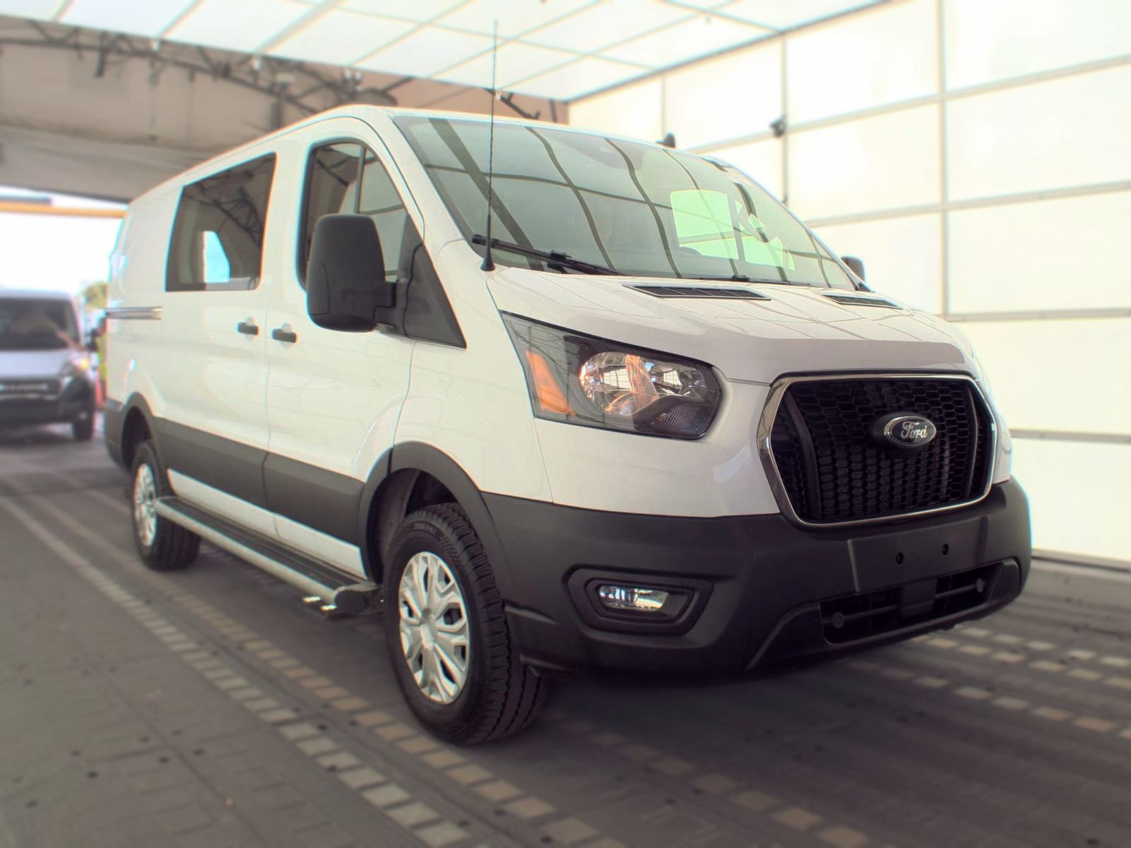 FORD TRANSIT 250 - 5