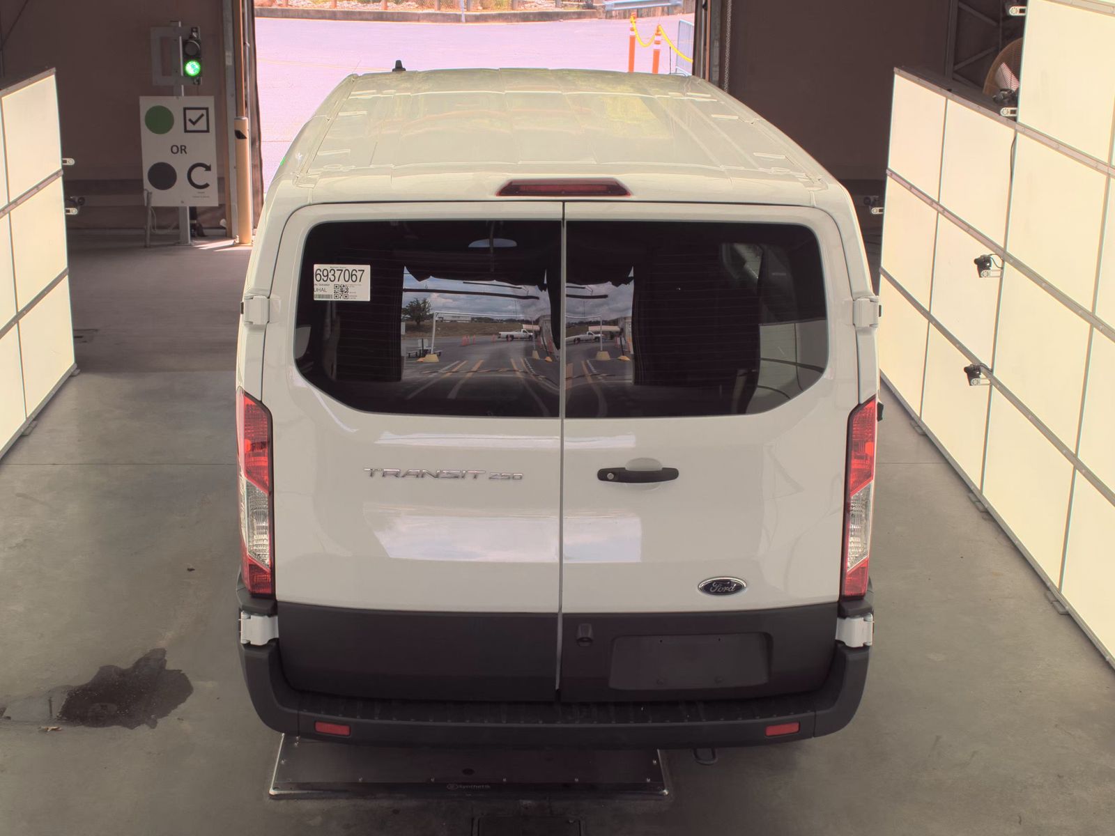 FORD TRANSIT 250 - 6