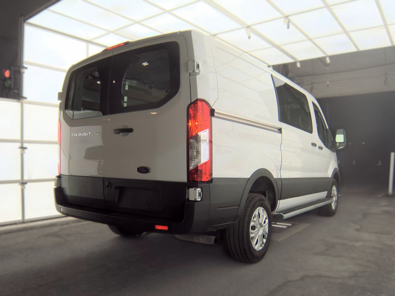 FORD TRANSIT 250 - 5
