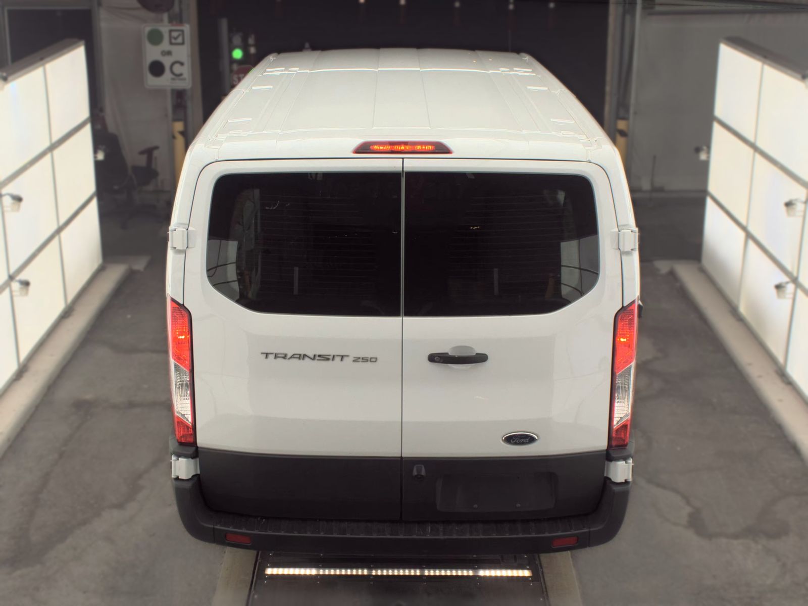 FORD TRANSIT 250 - 6