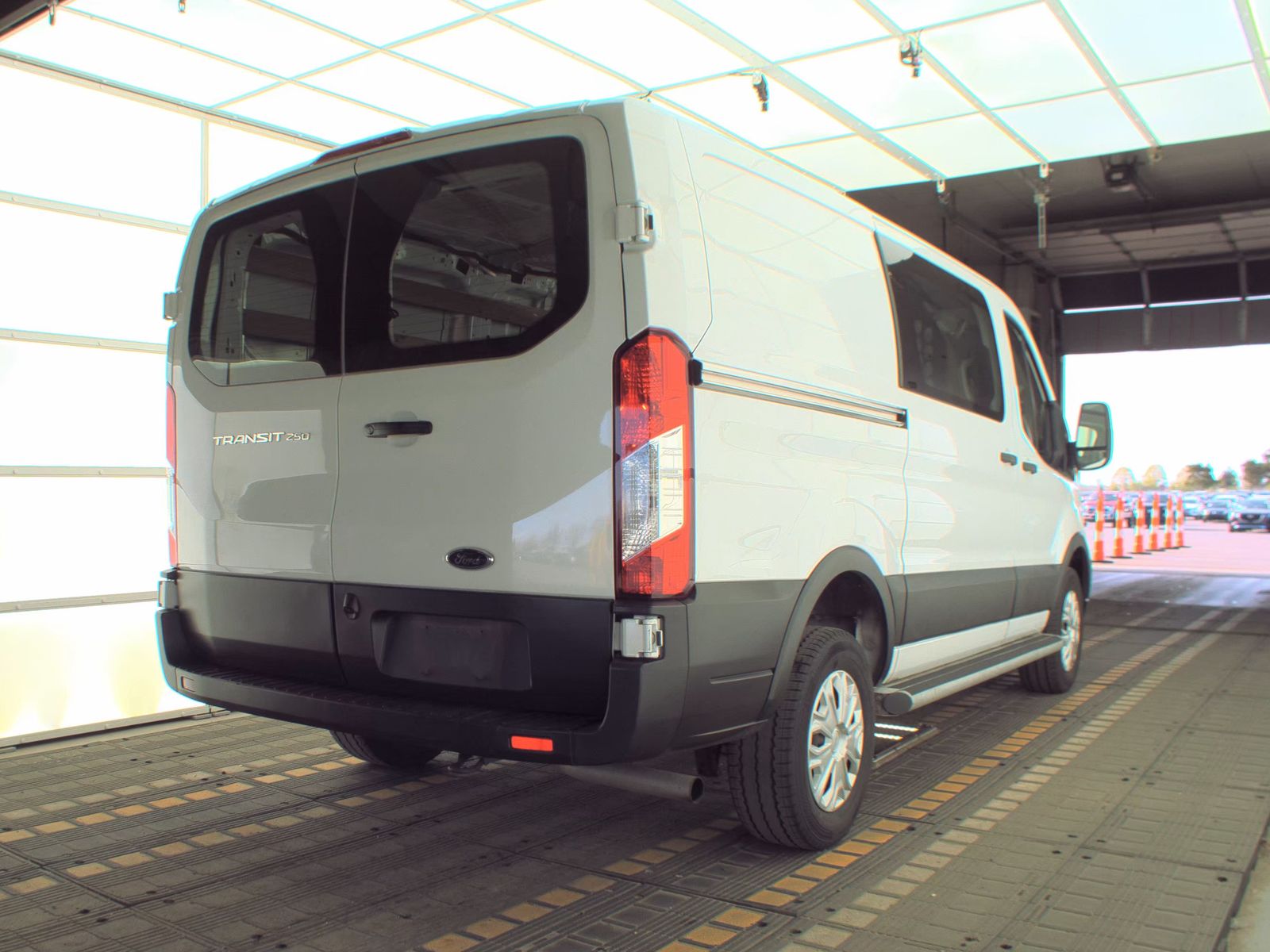 FORD TRANSIT 250 - 5