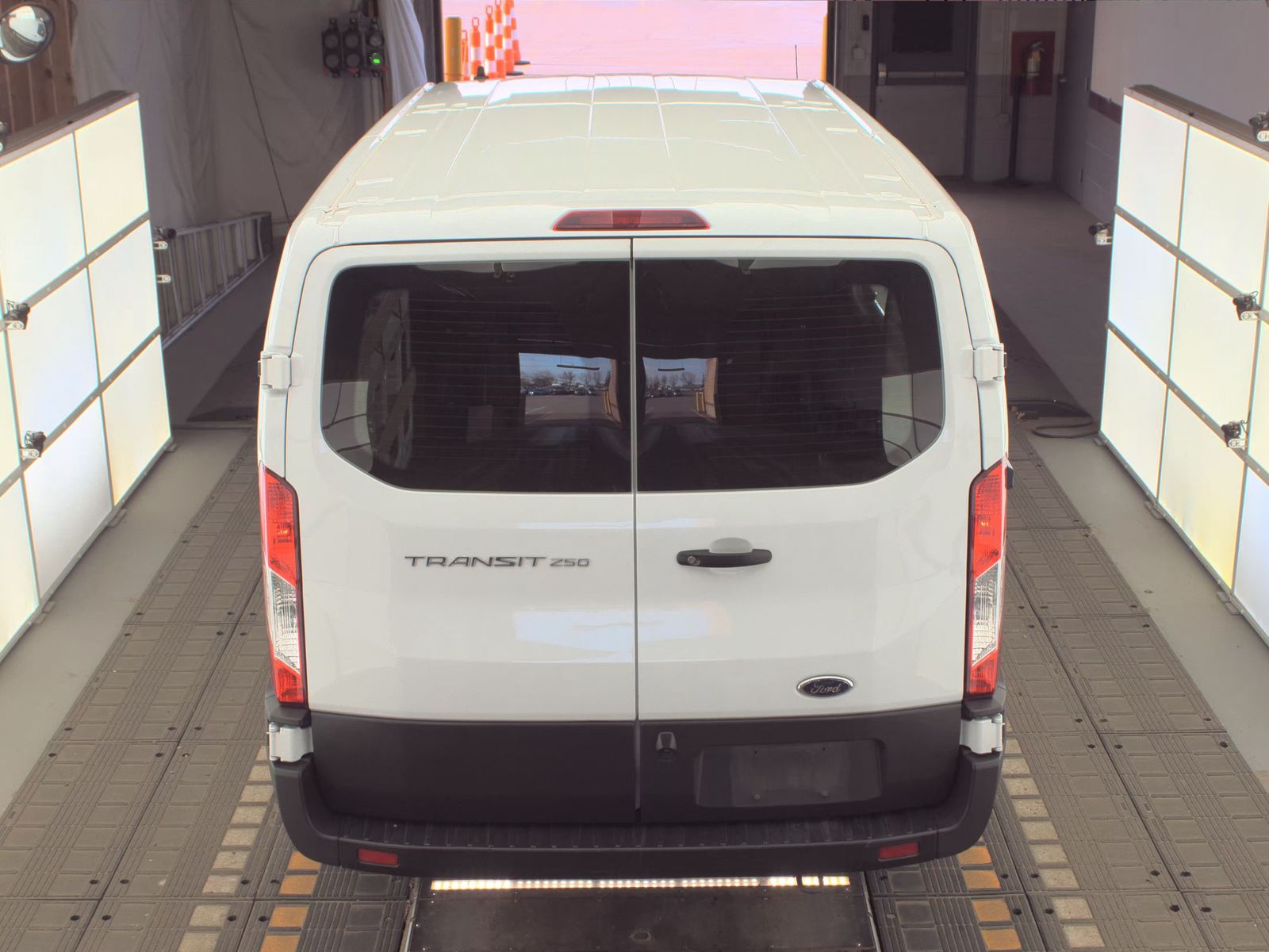 FORD TRANSIT 250 - 6