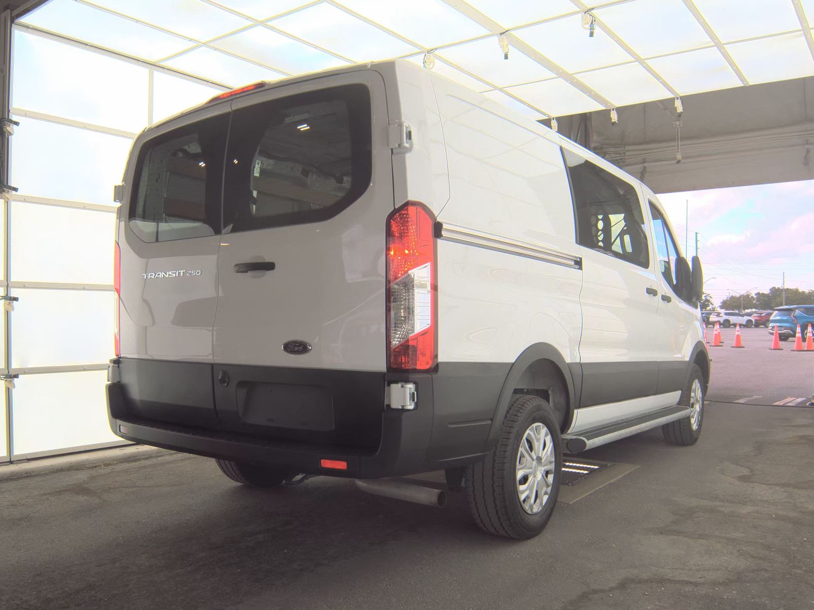 FORD TRANSIT 250 - 5
