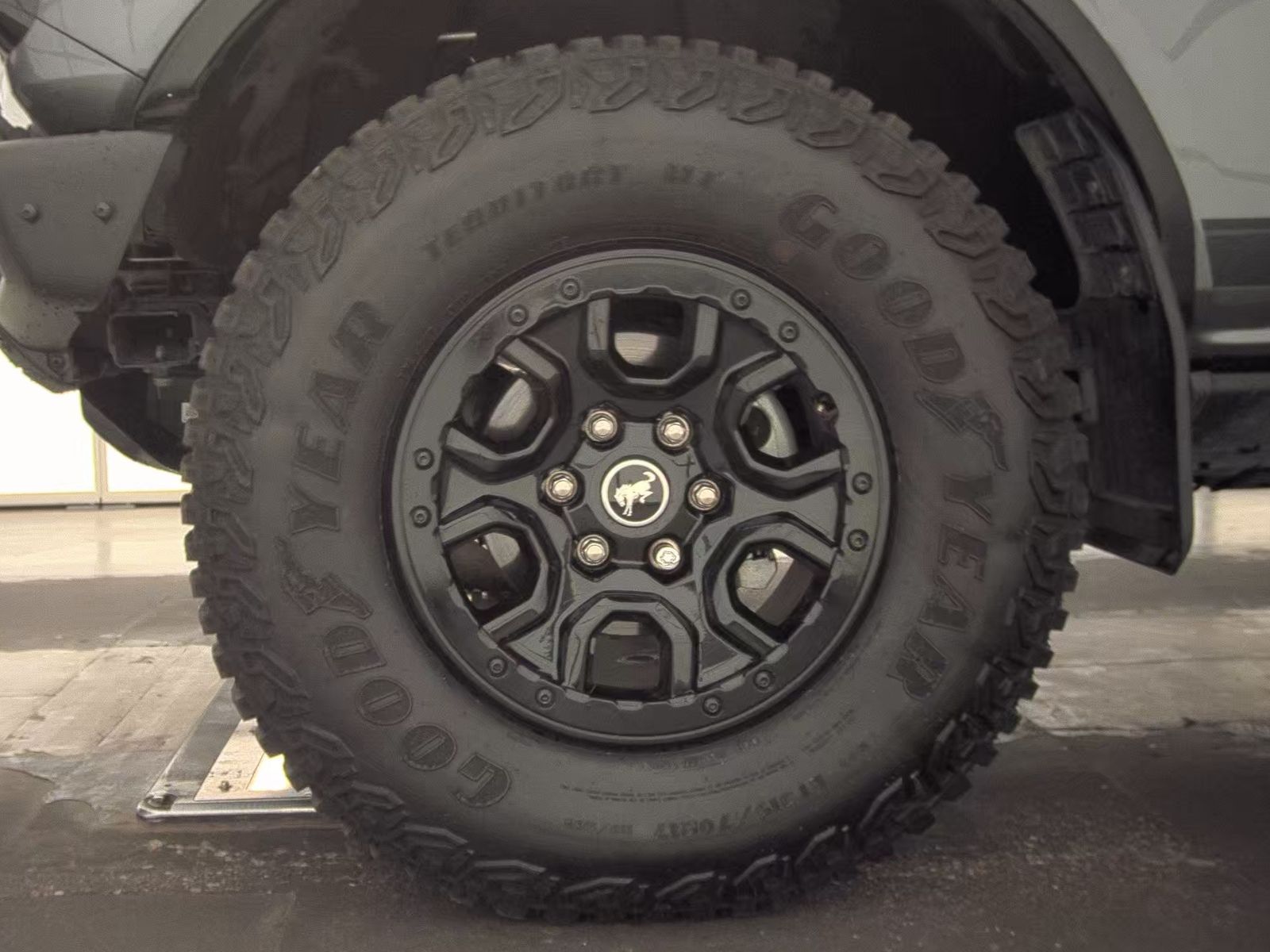 FORD BRONCO - 10