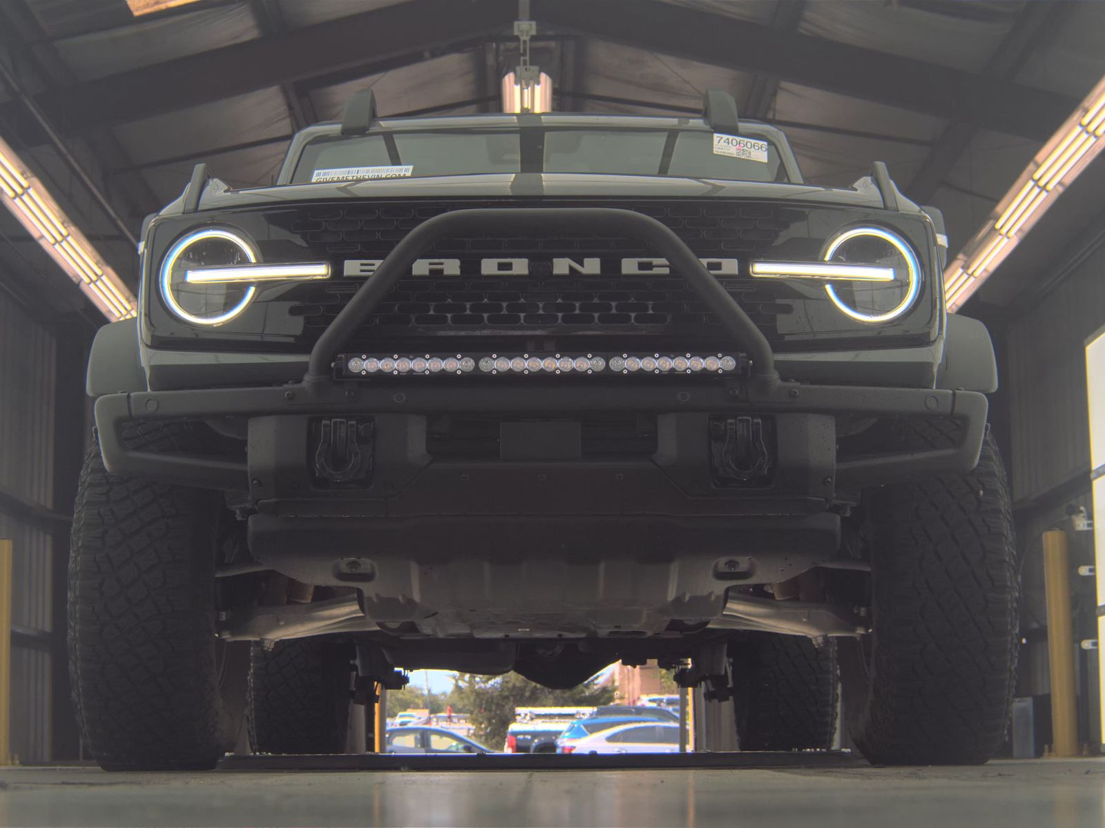FORD BRONCO - 4