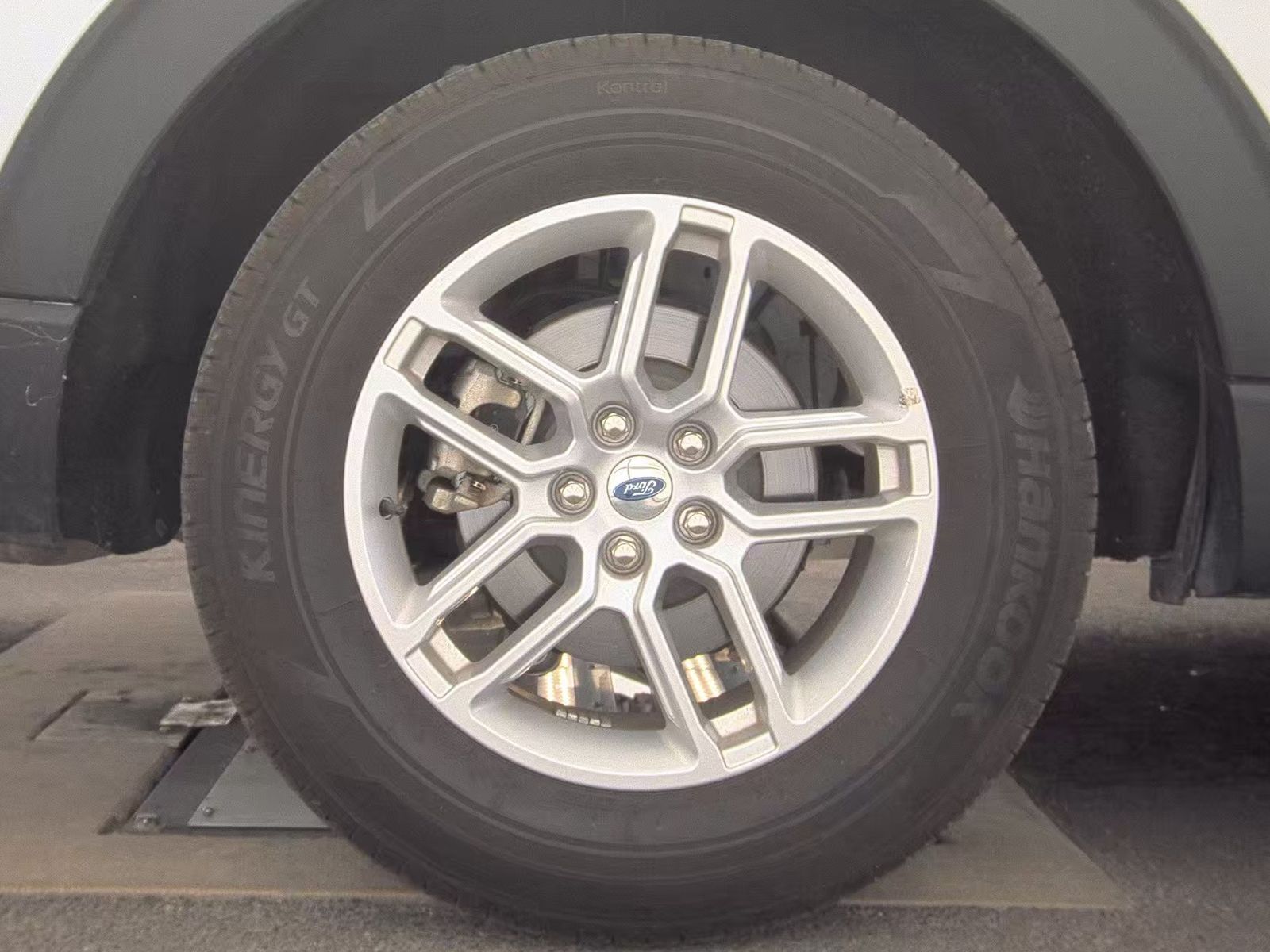 2025 Ford Explorer Active RWD