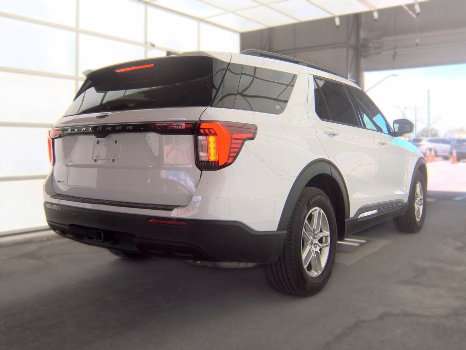 2025 Ford Explorer Active RWD