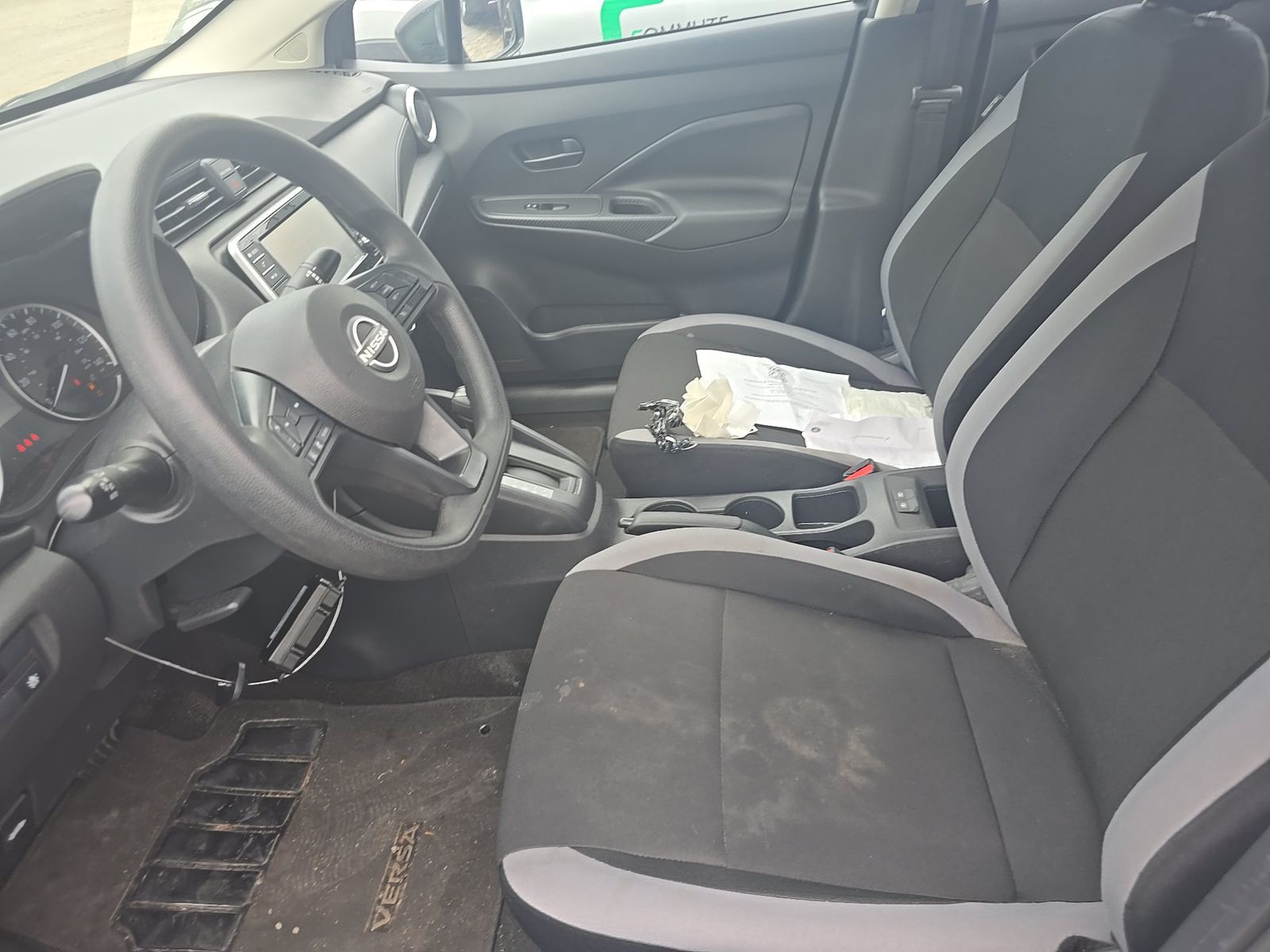 NISSAN VERSA - 8