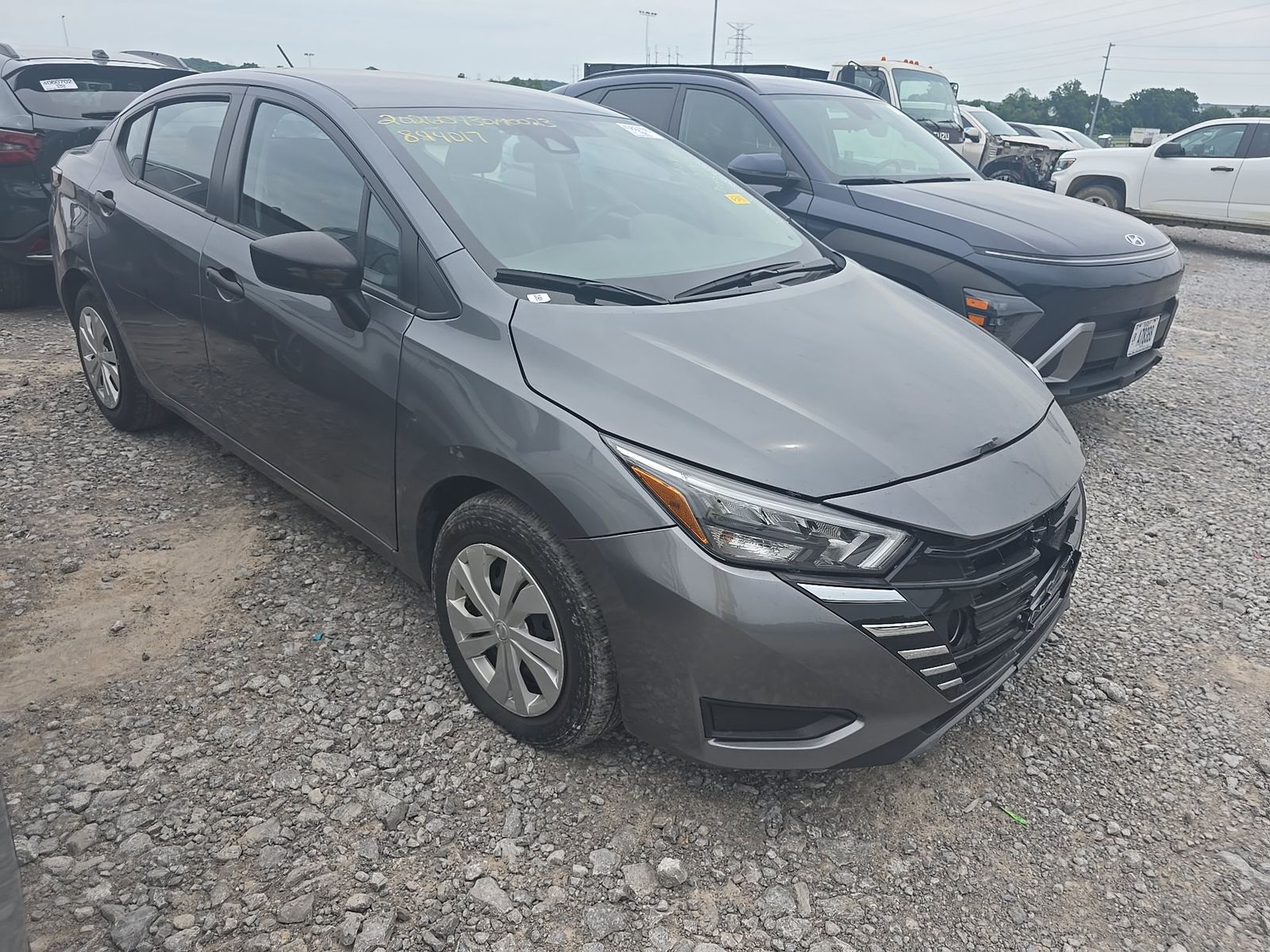 NISSAN VERSA - 4