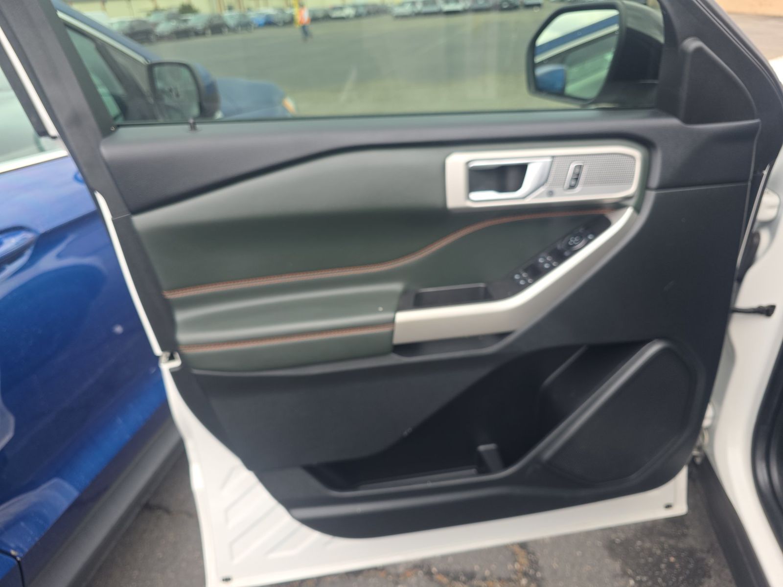 FORD EXPLORER - 10