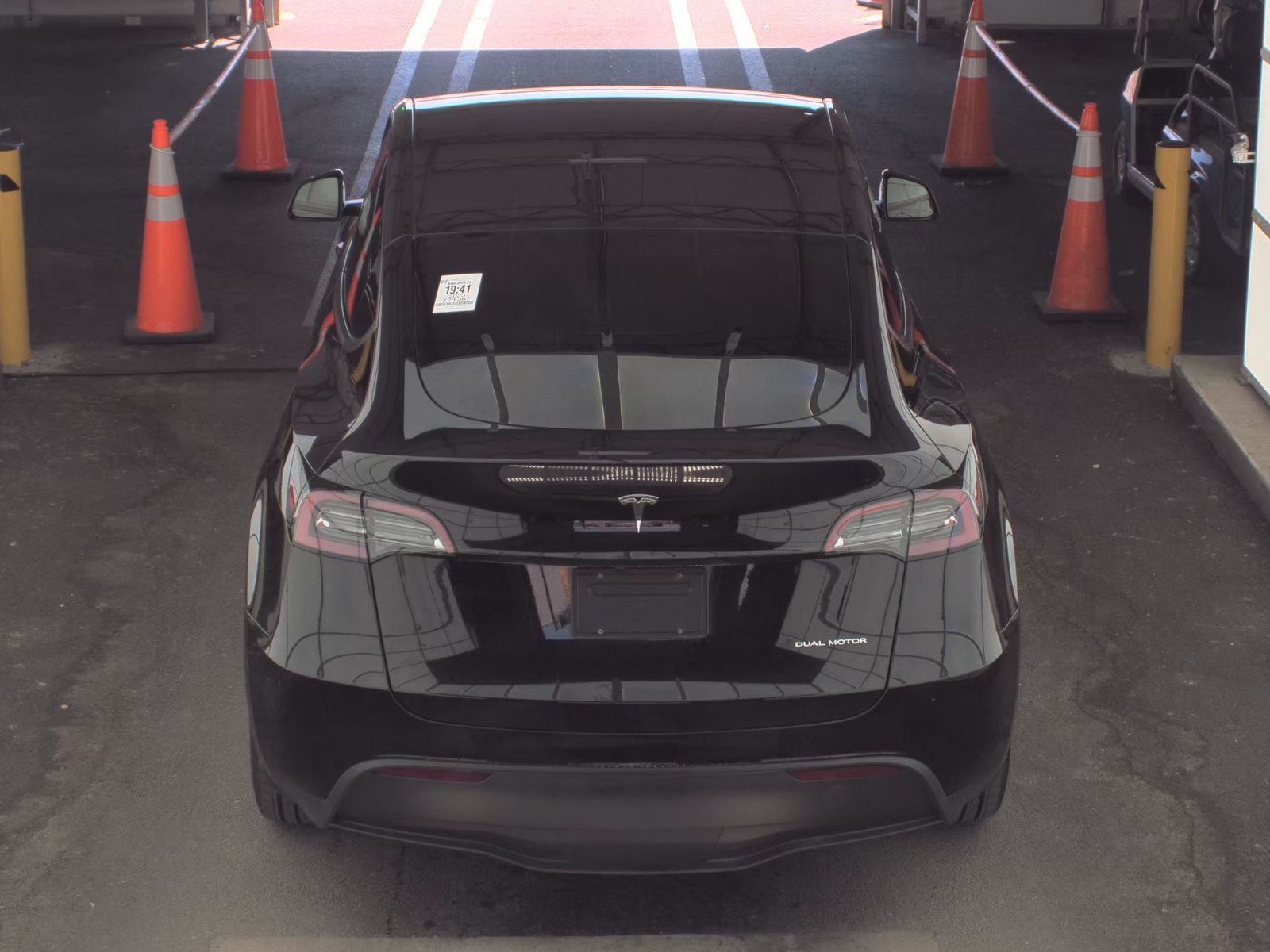TESLA MODEL Y - 7