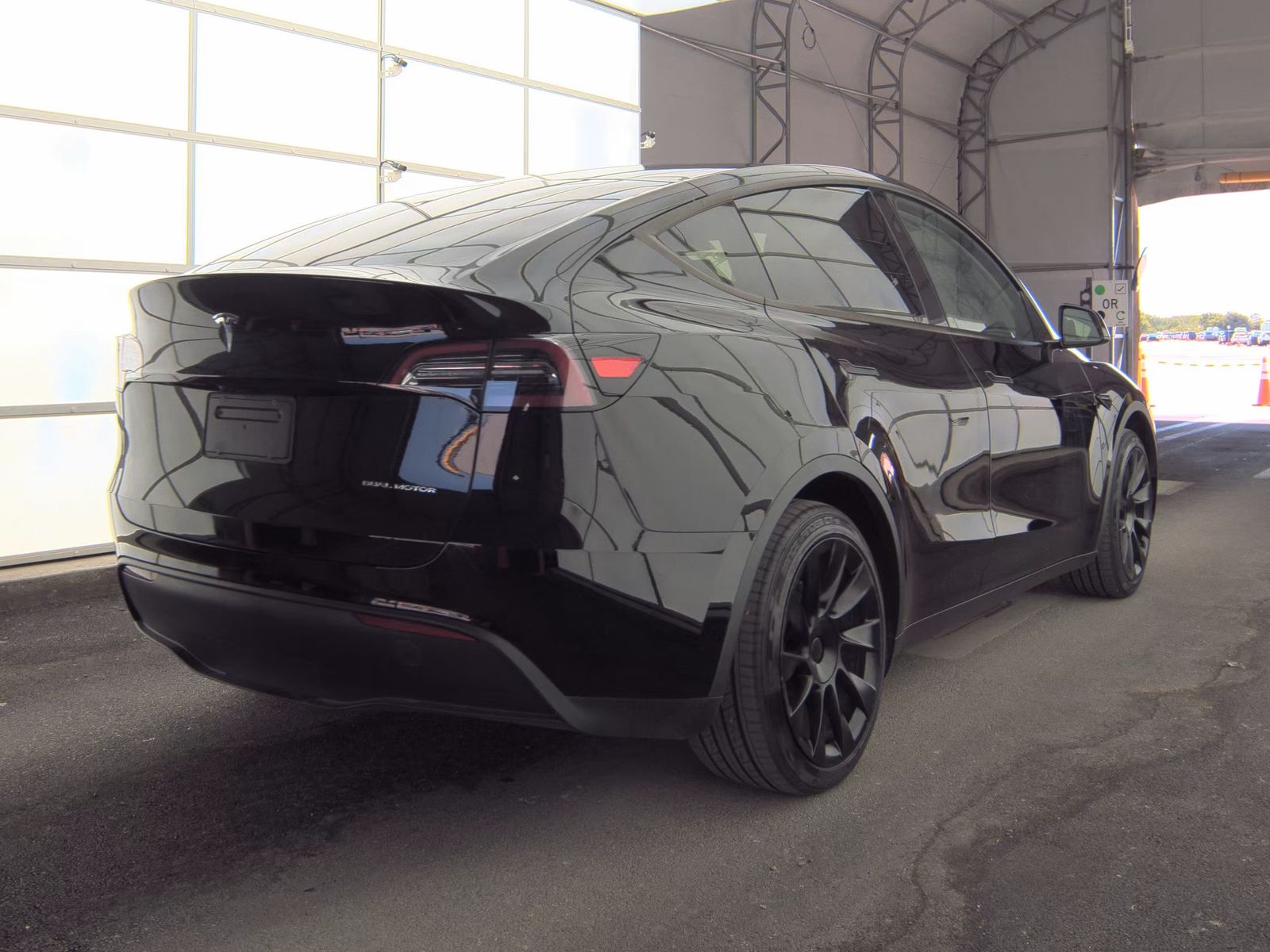 TESLA MODEL Y - 6