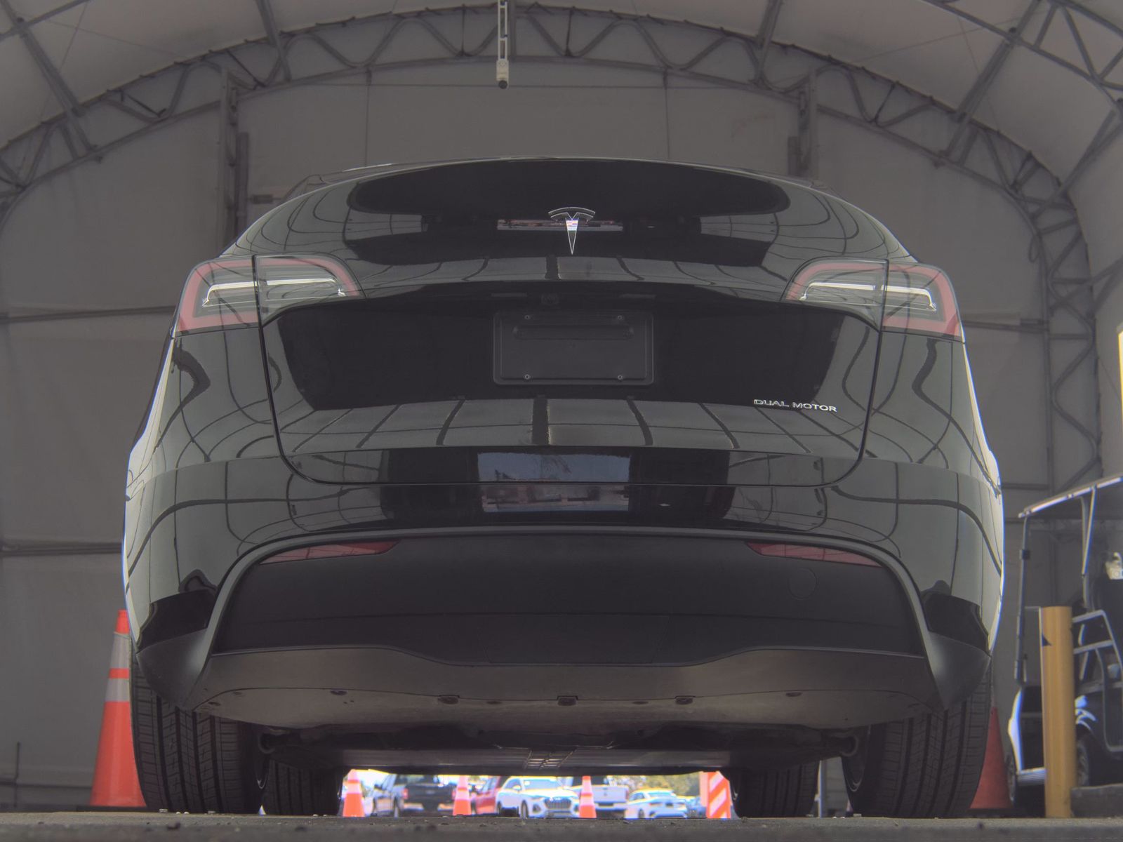 TESLA MODEL Y - 8