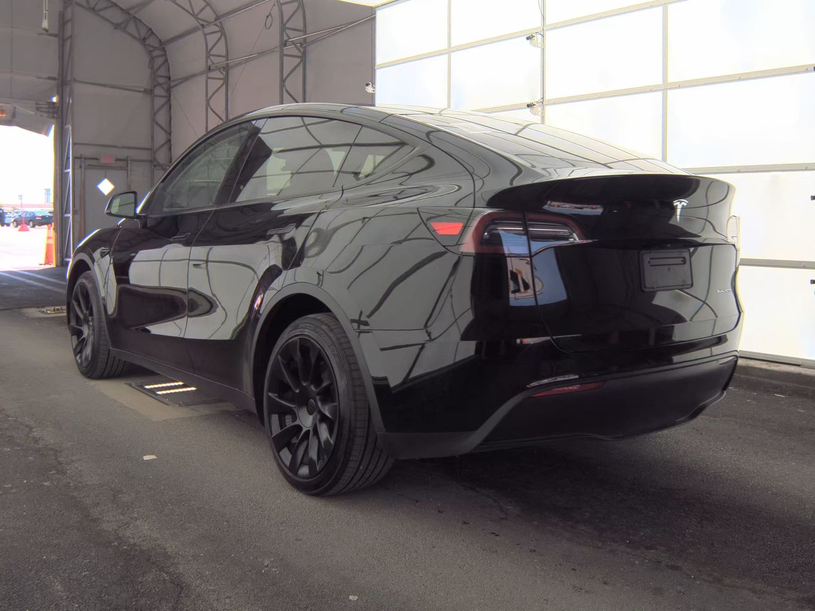 TESLA MODEL Y - 9