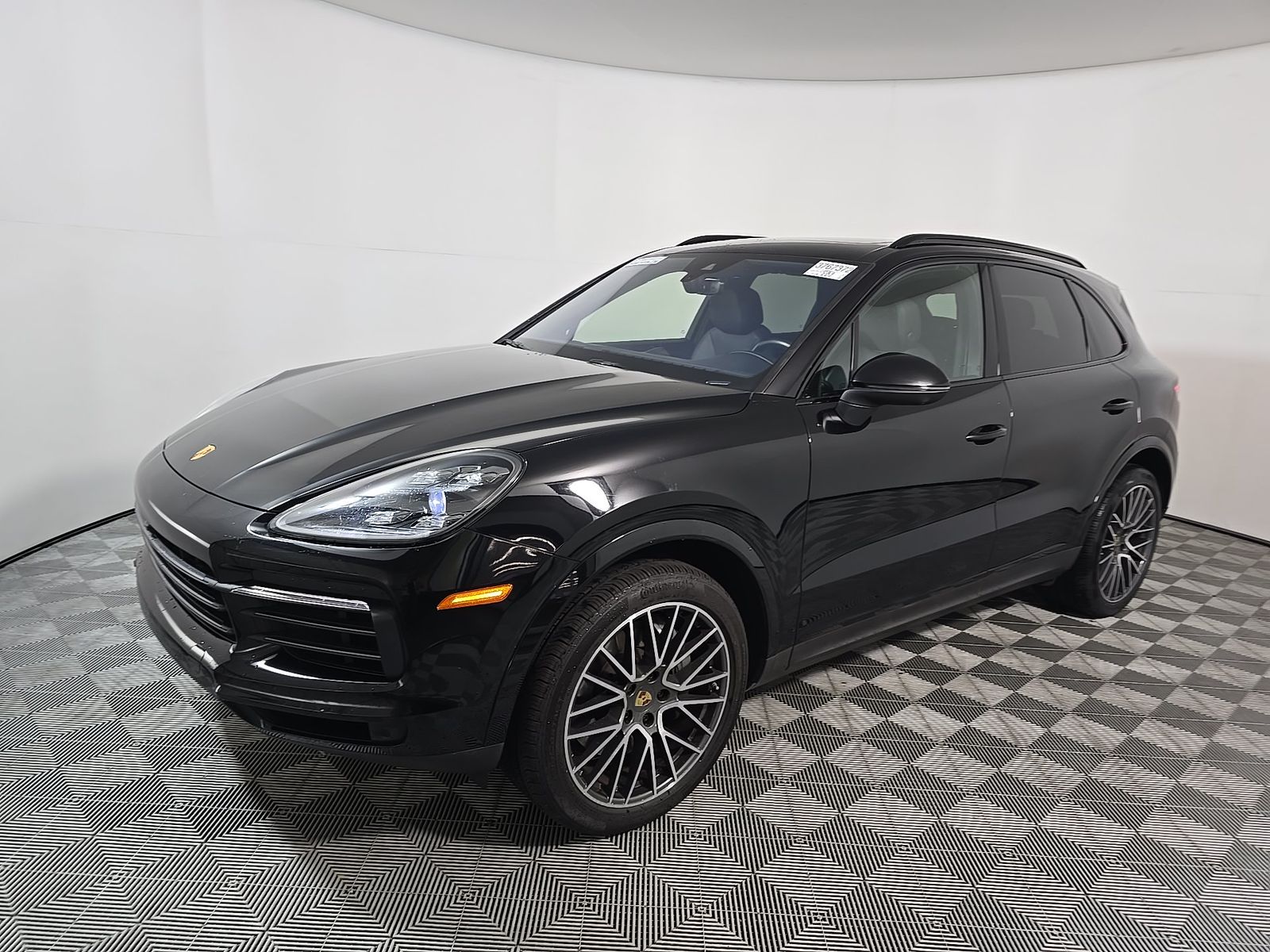 PORSCHE CAYENNE - 1