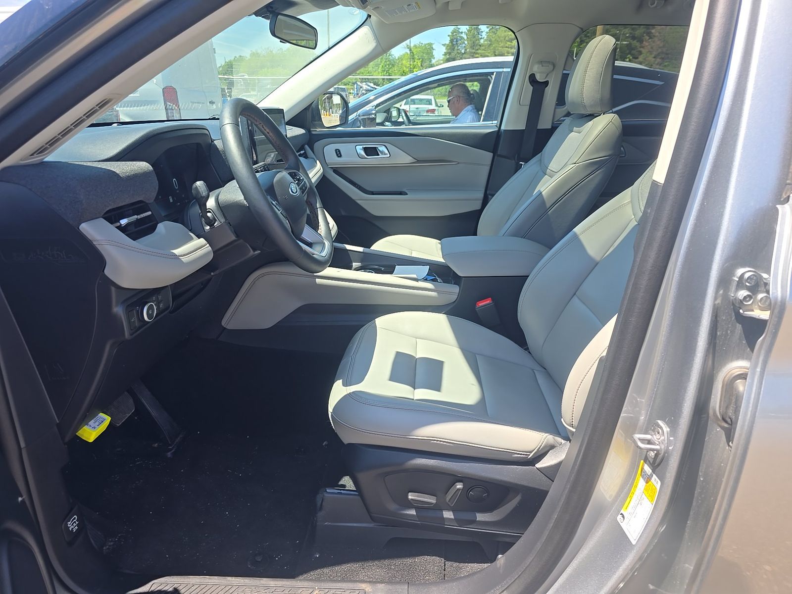 FORD EXPLORER - 8