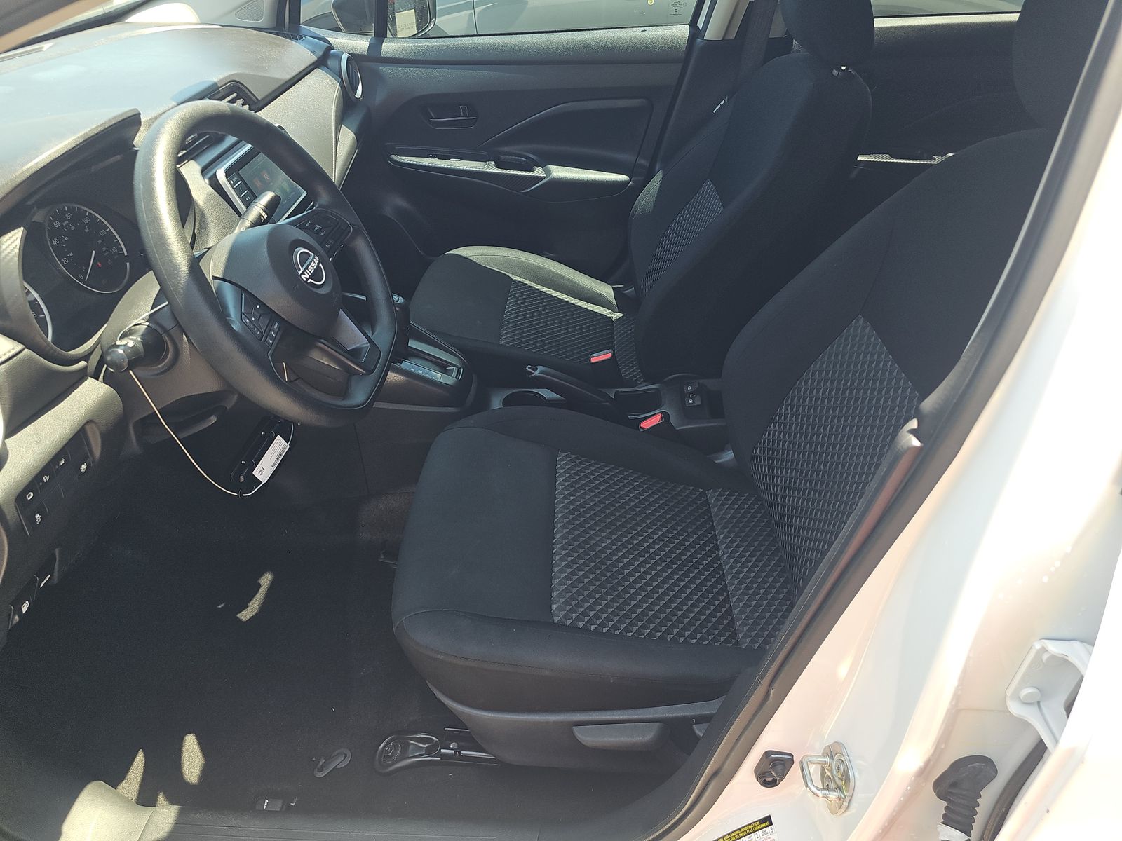 NISSAN VERSA - 8