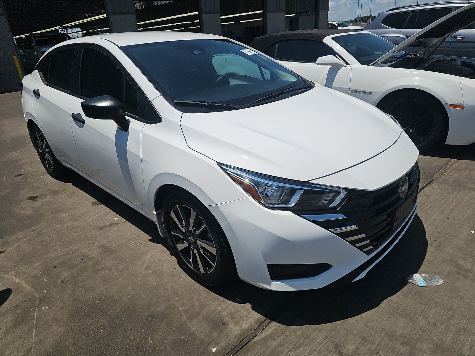 NISSAN VERSA - 4