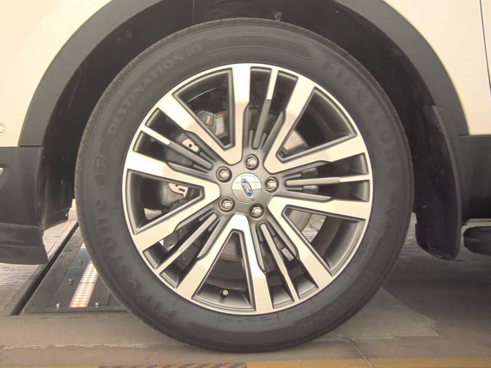 FORD EXPLORER - 10