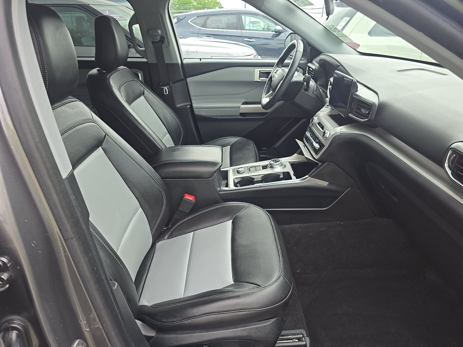 FORD EXPLORER - 9