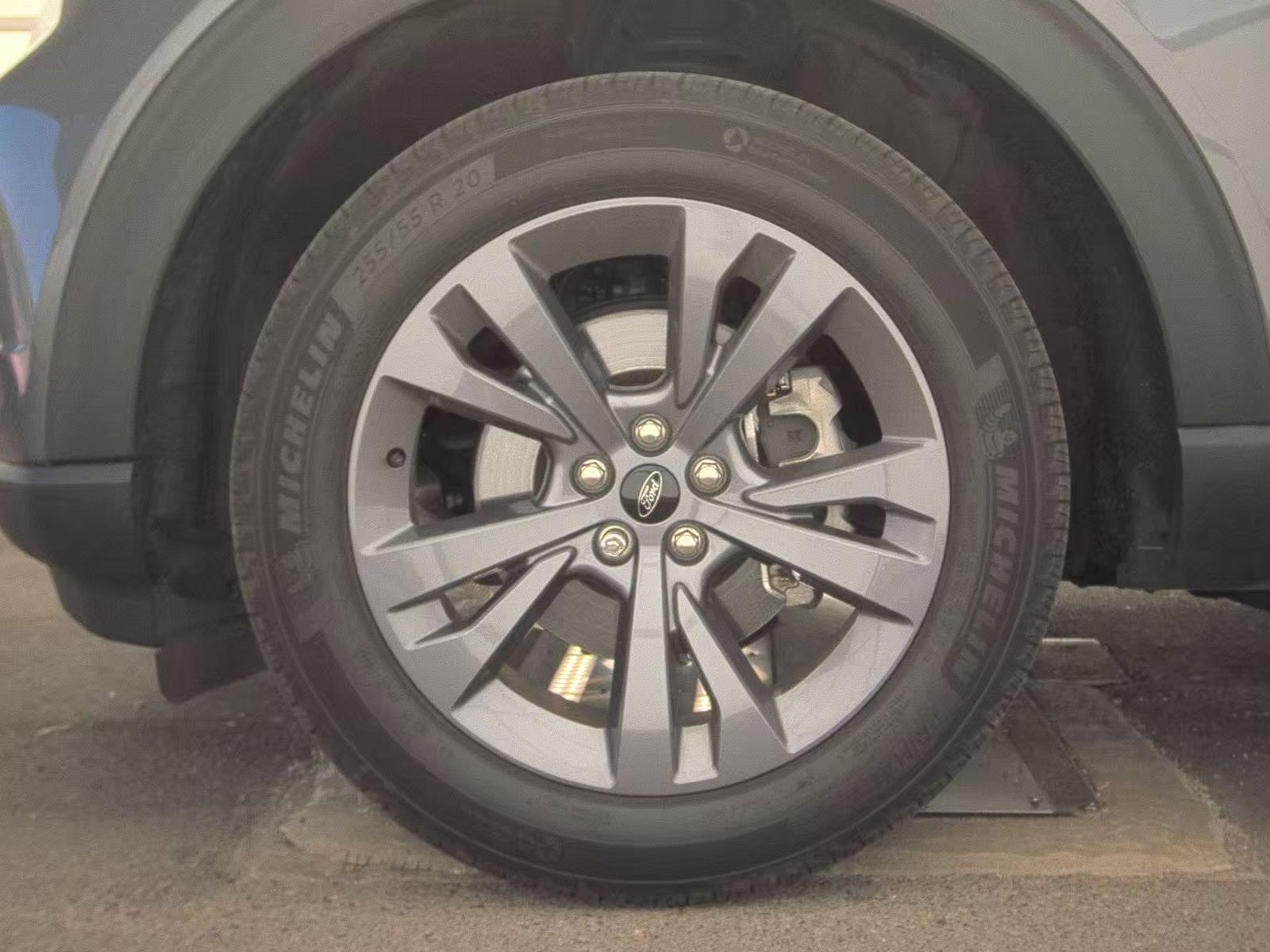 FORD EXPLORER - 10
