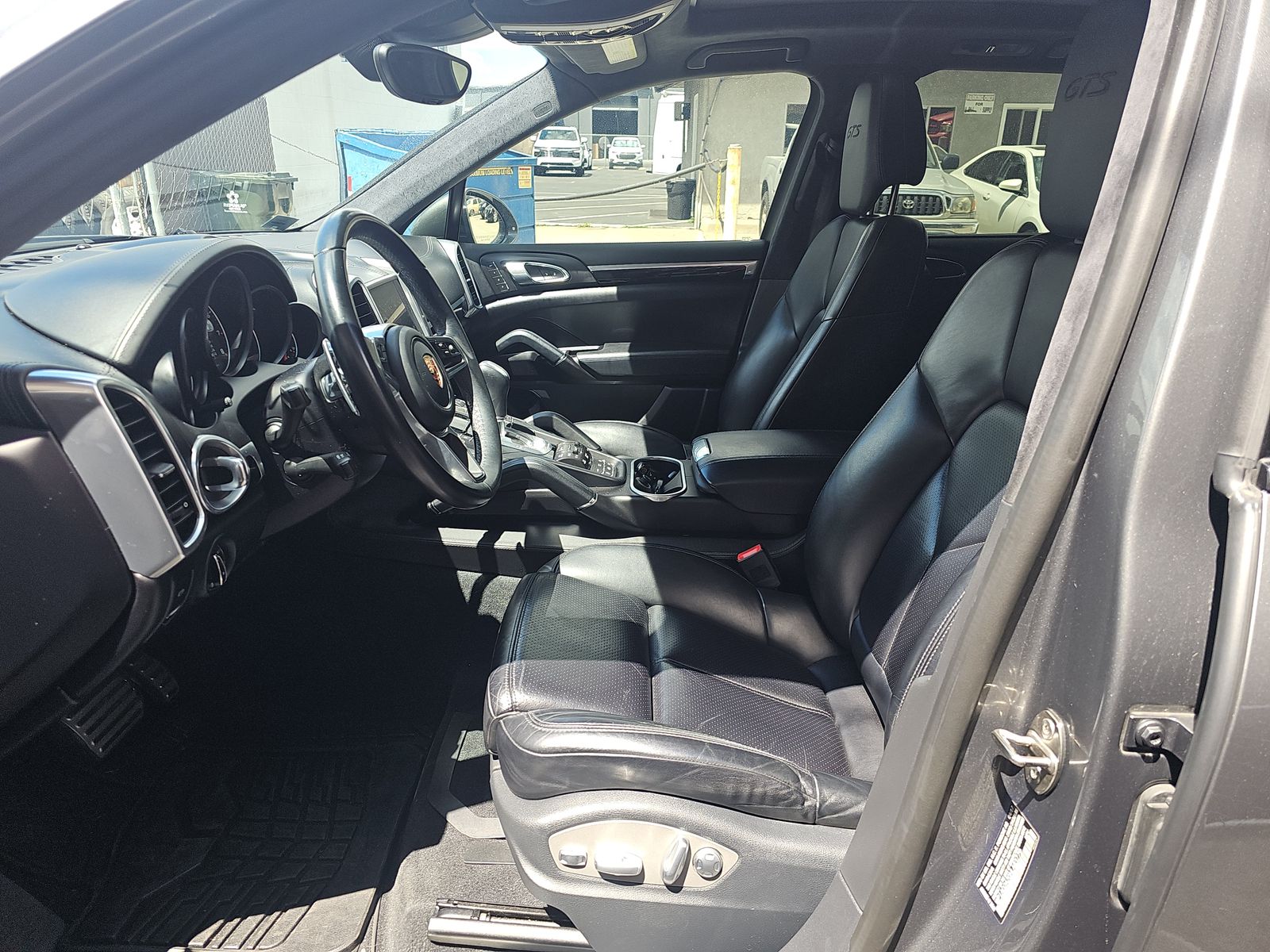 PORSCHE CAYENNE - 8