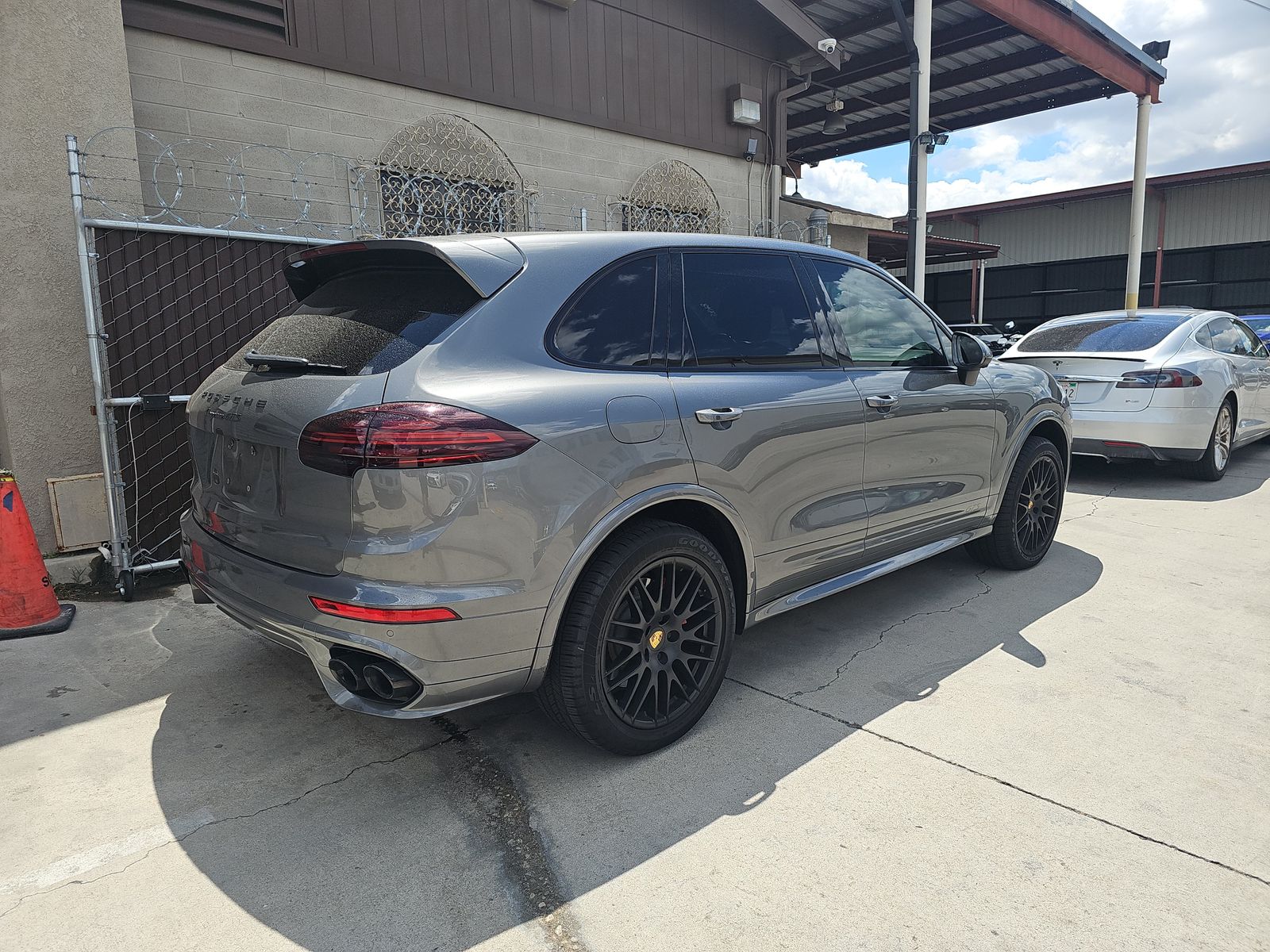 PORSCHE CAYENNE - 5