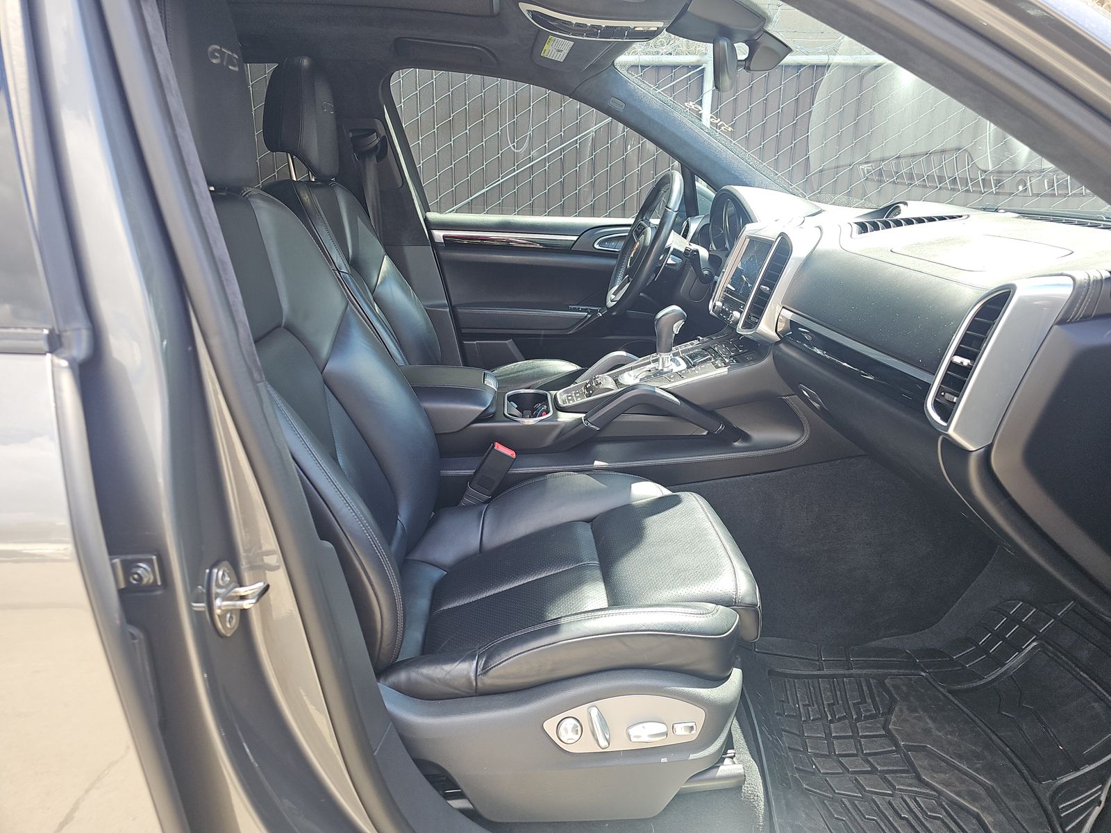 PORSCHE CAYENNE - 9