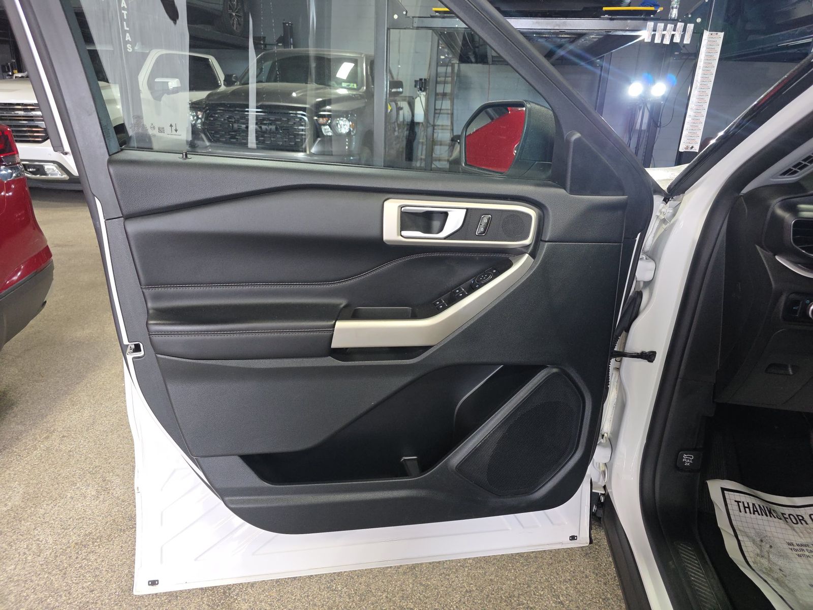FORD EXPLORER - 10